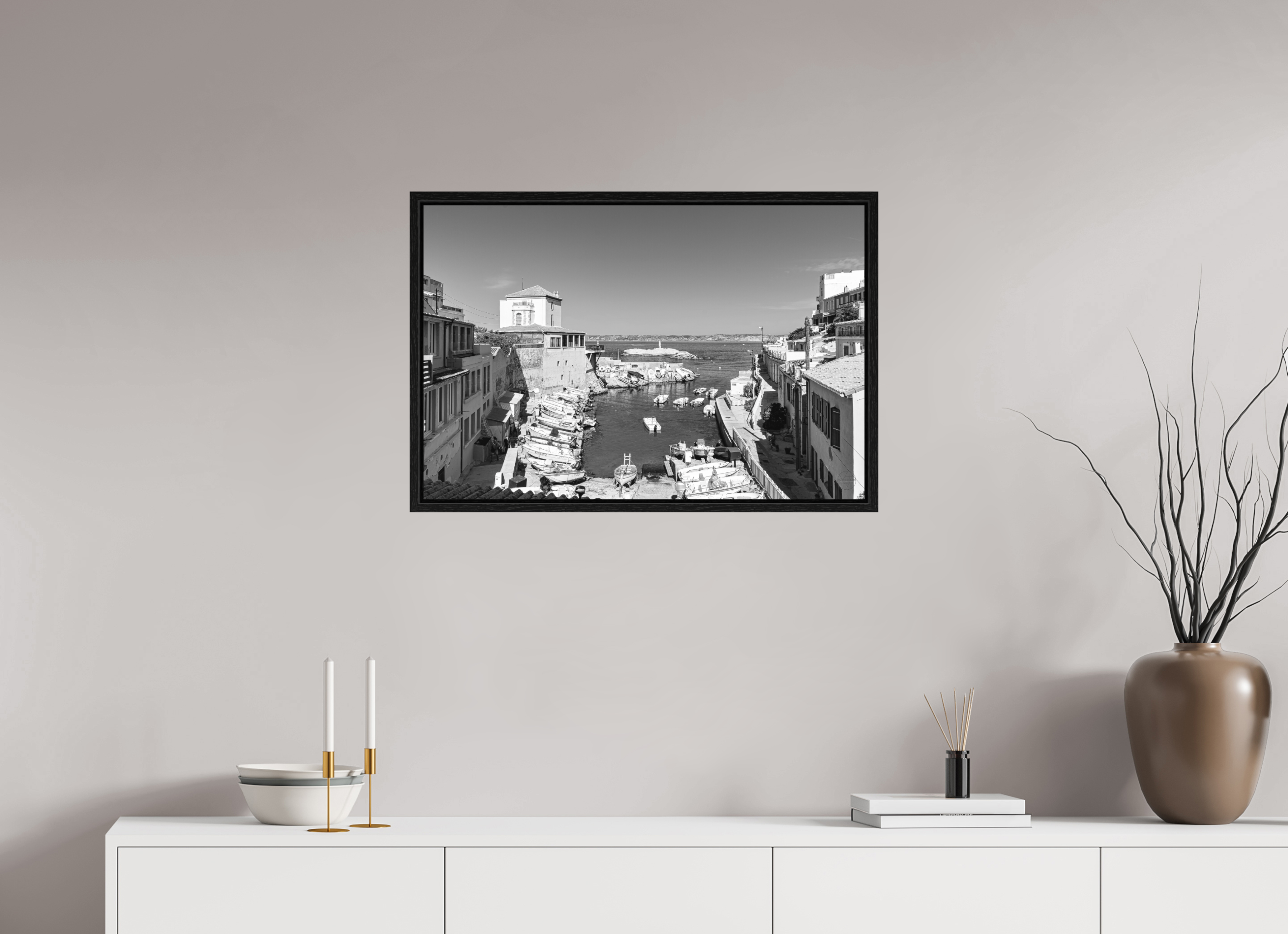 75 x 50 cm, Tirage N&B dans Caisse américaine noire Affiche artistique – Silence sur Malmousque