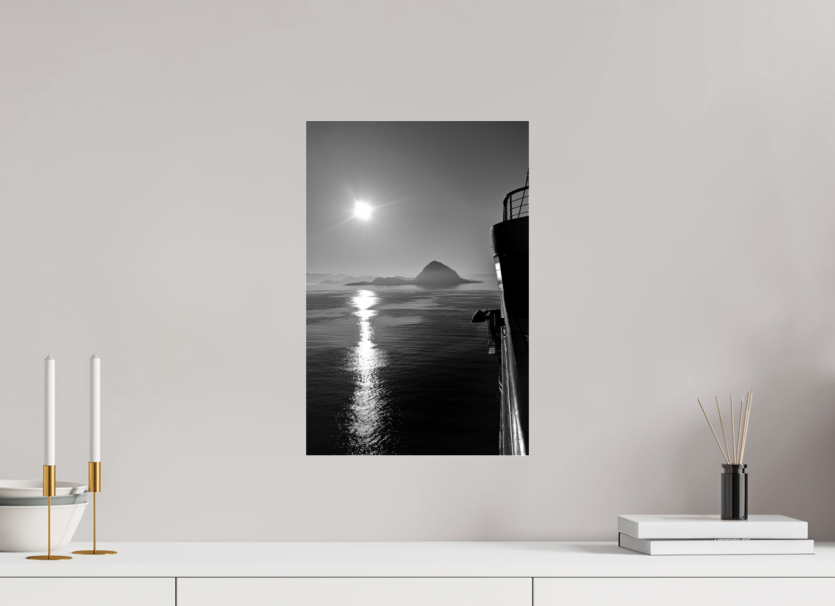 30 x 45 cm, Tirage N&B sous Plexi Soleil Noir | Poster Noir et Blanc Océan & Horizon Minimaliste
