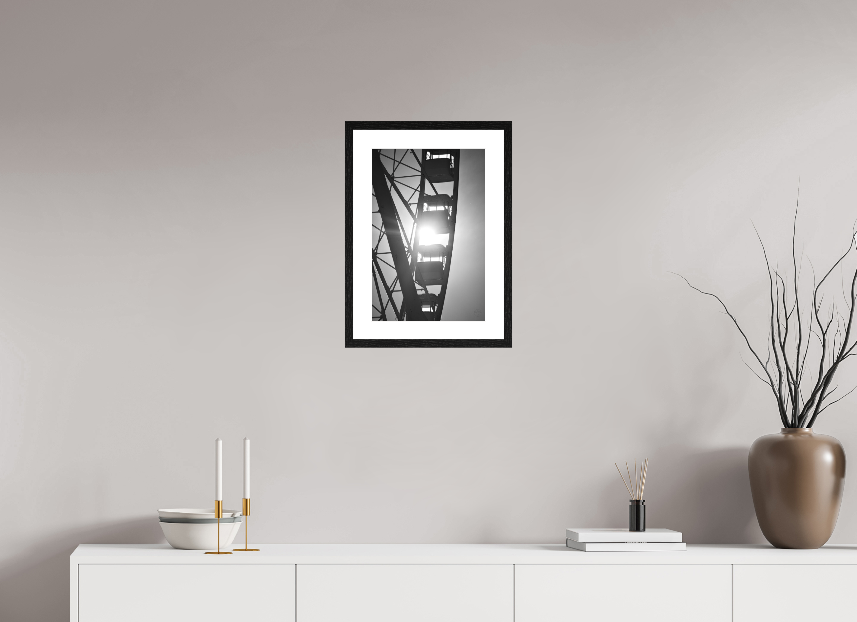 30 x 45 cm, Tirage N&B mat + Cadre noir avec passe-partout Affiche noir et blanc – Roue suspendue dans la lumière