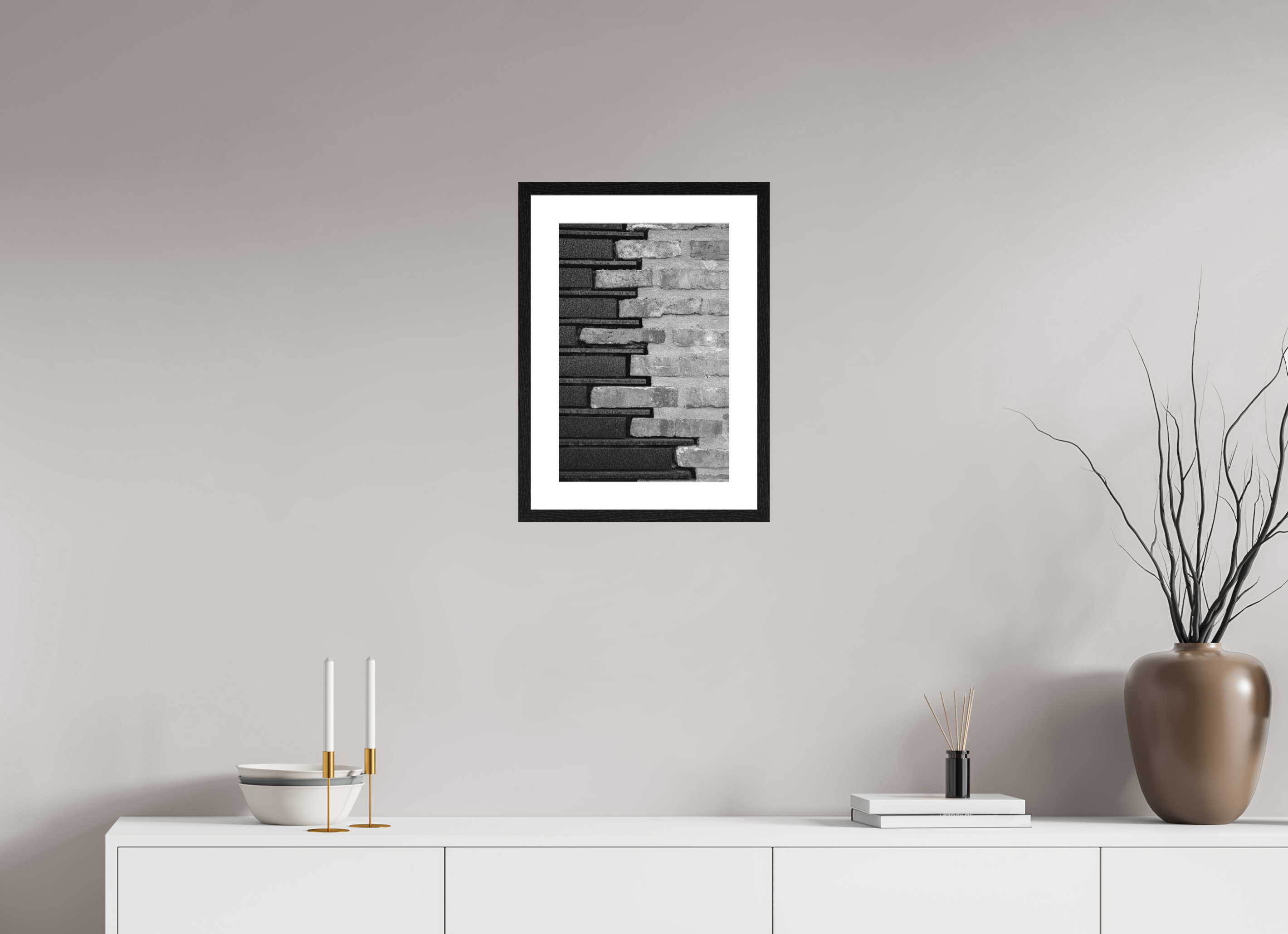 30 x 45 cm, Tirage N&B mat+ cadre noir avec passe-partout Le mariage de la pierre et de l’acier