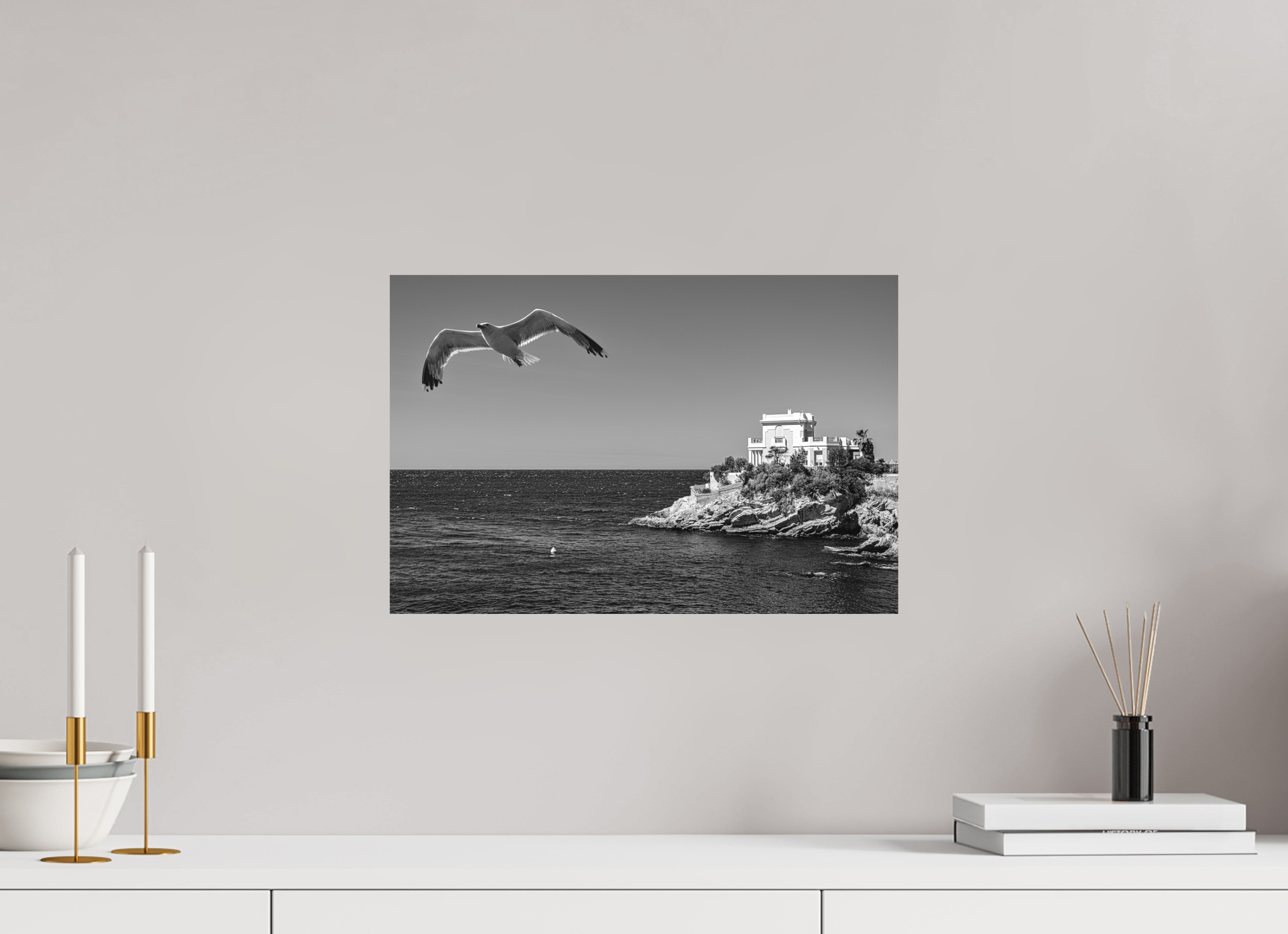 45 x 30 cm, Tirage N&B mat seul La maison, l'oiseau et la mer