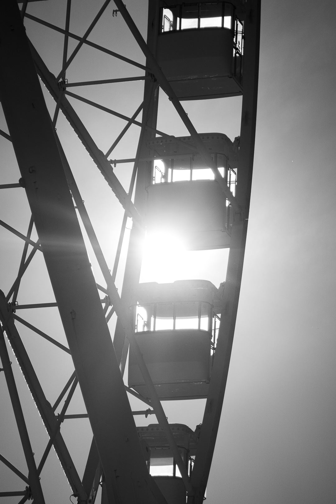 Roue suspendue dans la lumière