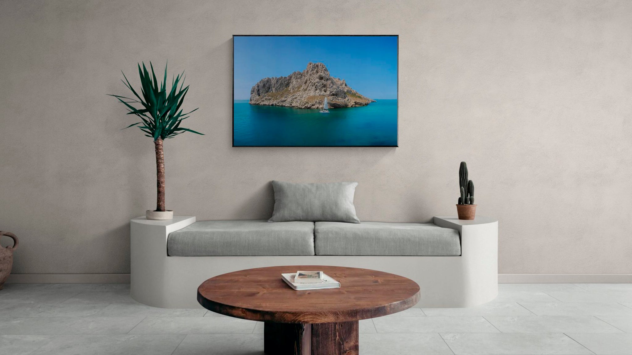 Voilier au pied de l'îles Maïre