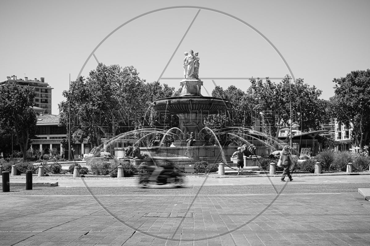 Fontaine de la Rotonde in Aix-en-Provence in Schwarz-Weiß