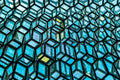 Harpa à Reykjavik, façade intérieure en verre aux formes hexagonales