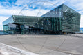 Harpa à Reykjavik, architecture contemporaine en verre au bord de l’eau