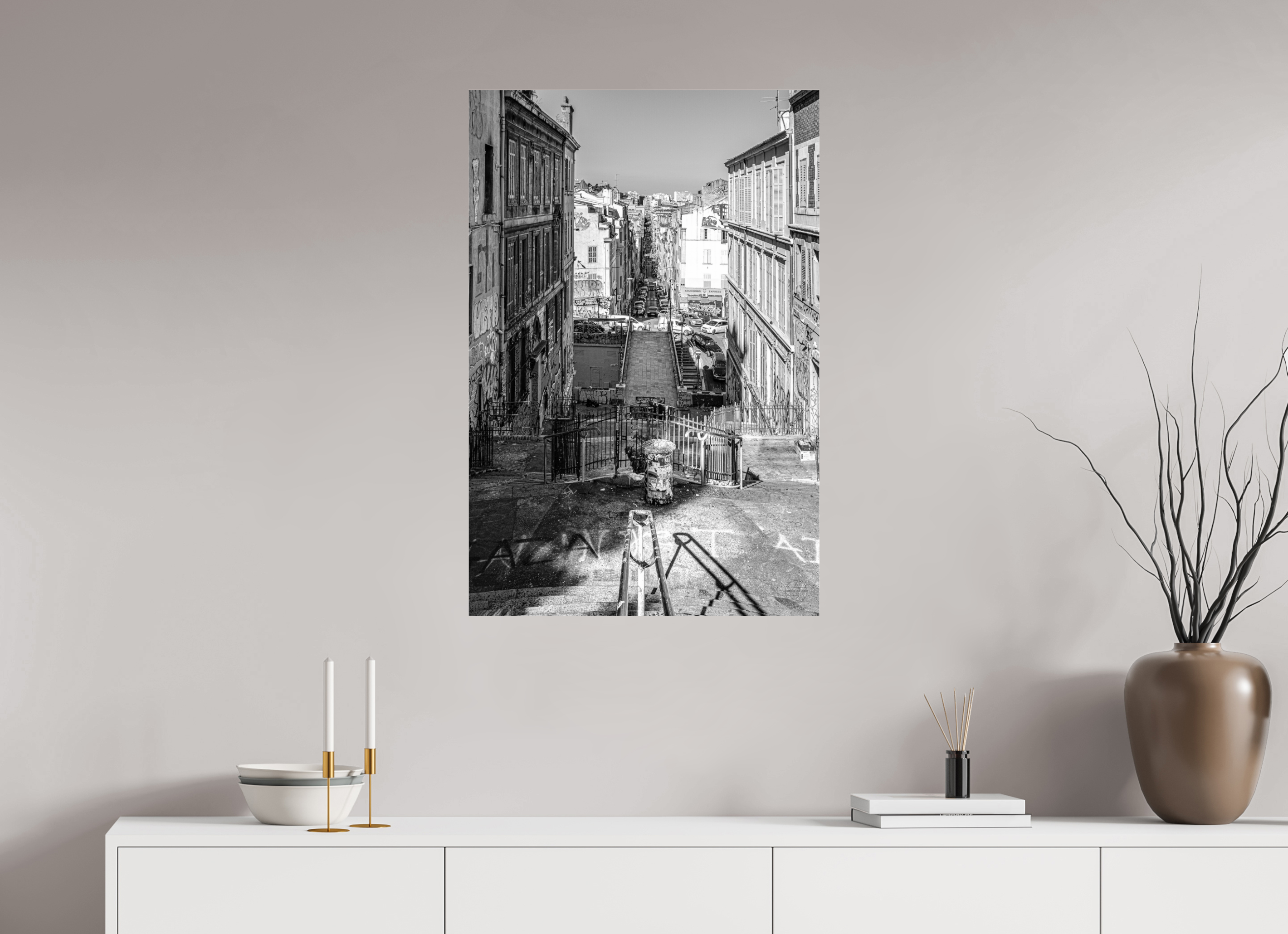 60 x 90 cm, Tirage N&B sous Plexi Affiche urbaine – Perspective Marseillaise