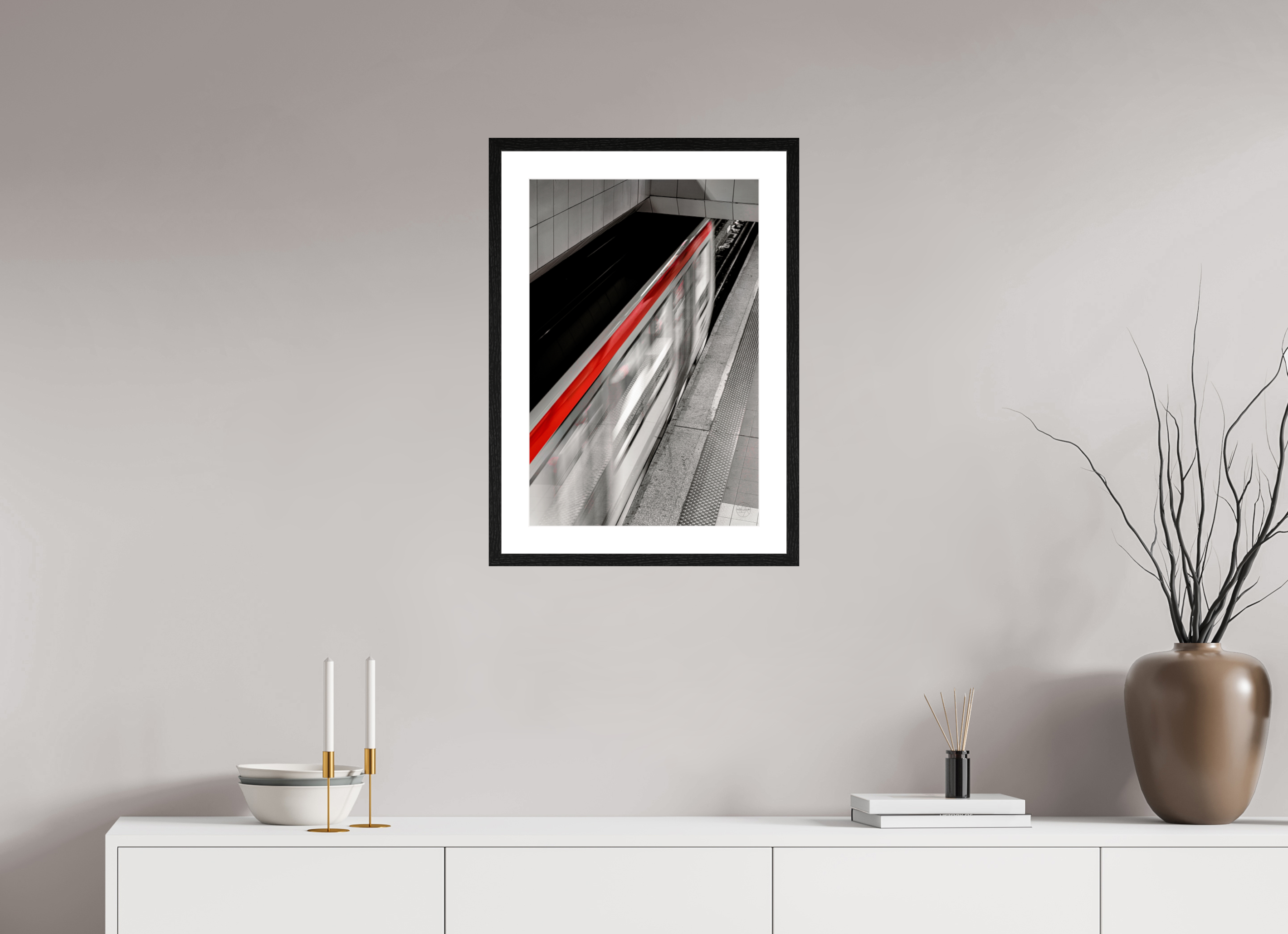 40 x 60 cm, Tirage couleur brillant + Cadre noir avec passe-partout Ligne Rouge — Affiche Métro Contemporaine