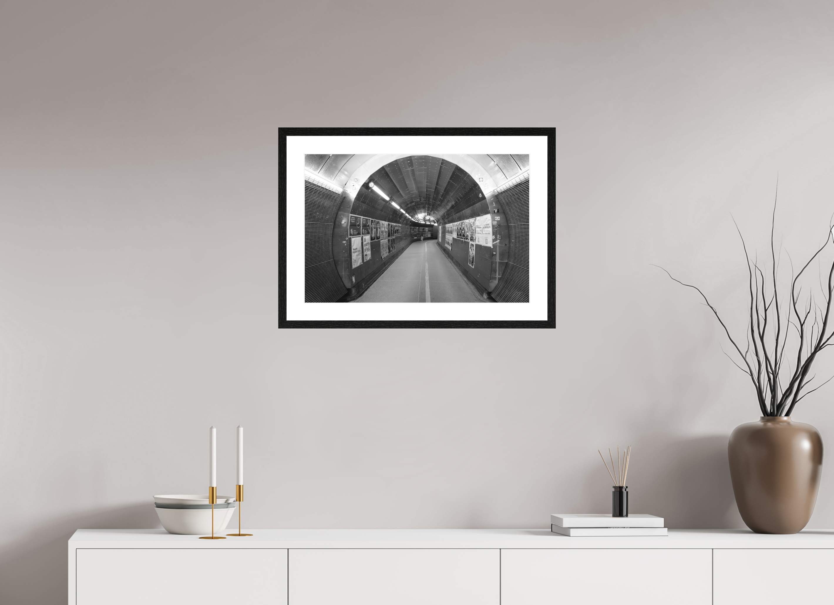 60 x 40 cm, Tirage N&B mat + Cadre noir avec passe-partout Poster premium – L’Écho du Passage
