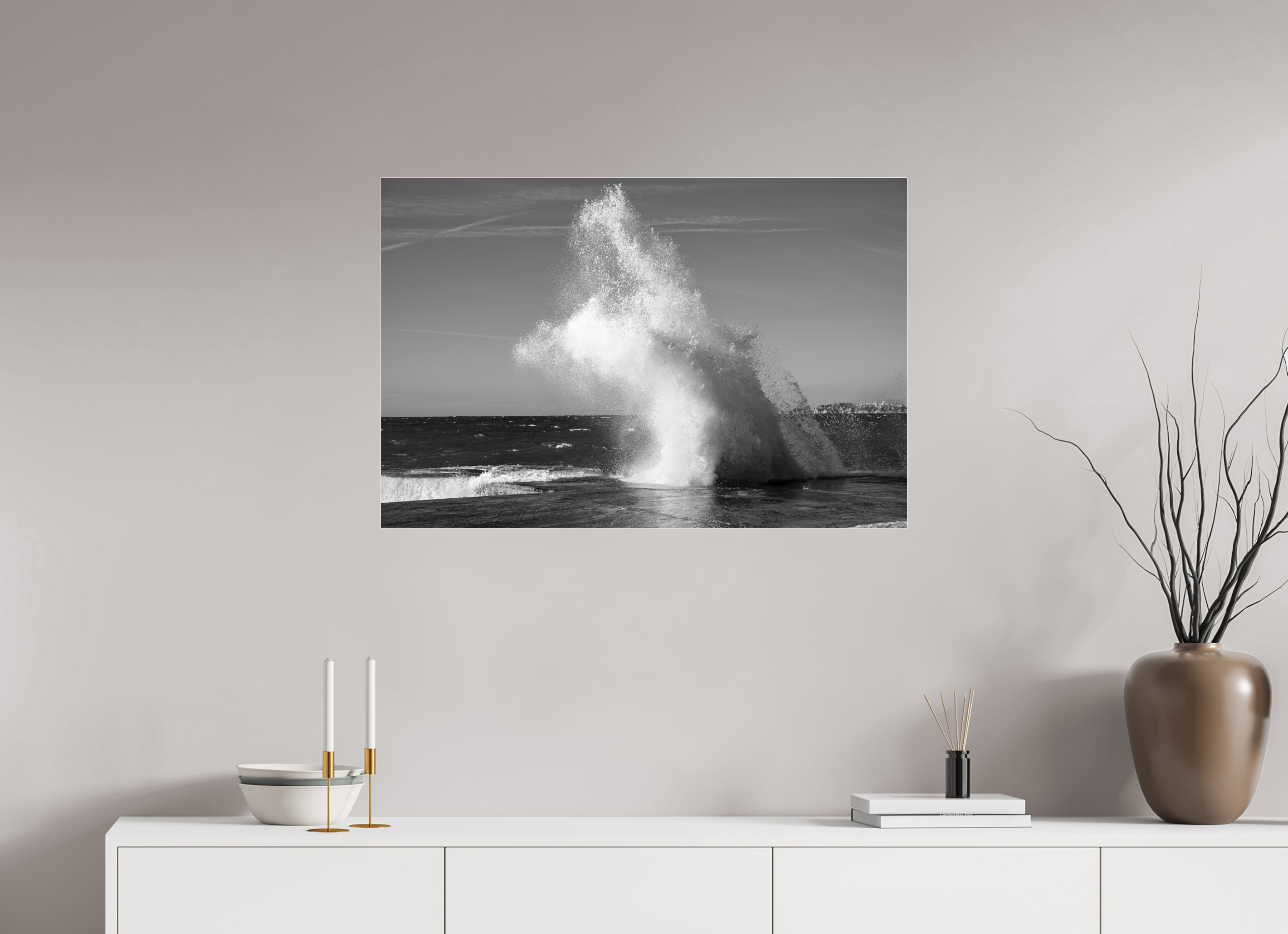 90 x 60 cm, Tirage N&B sous Plexi Poster noir et blanc – Éclat de vague