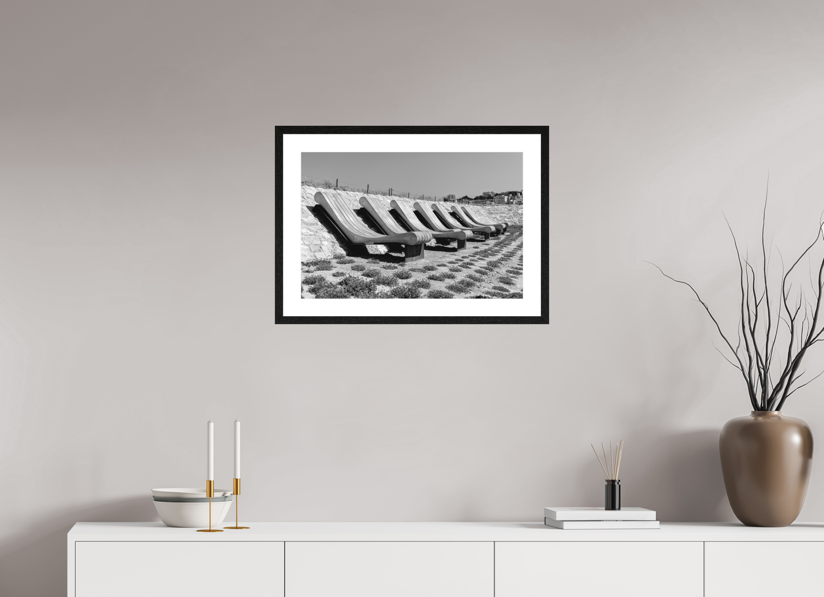 60 x 40 cm, Tirage N&B mat + Cadre noir avec passe-partout Les Veilleurs du Littoral
