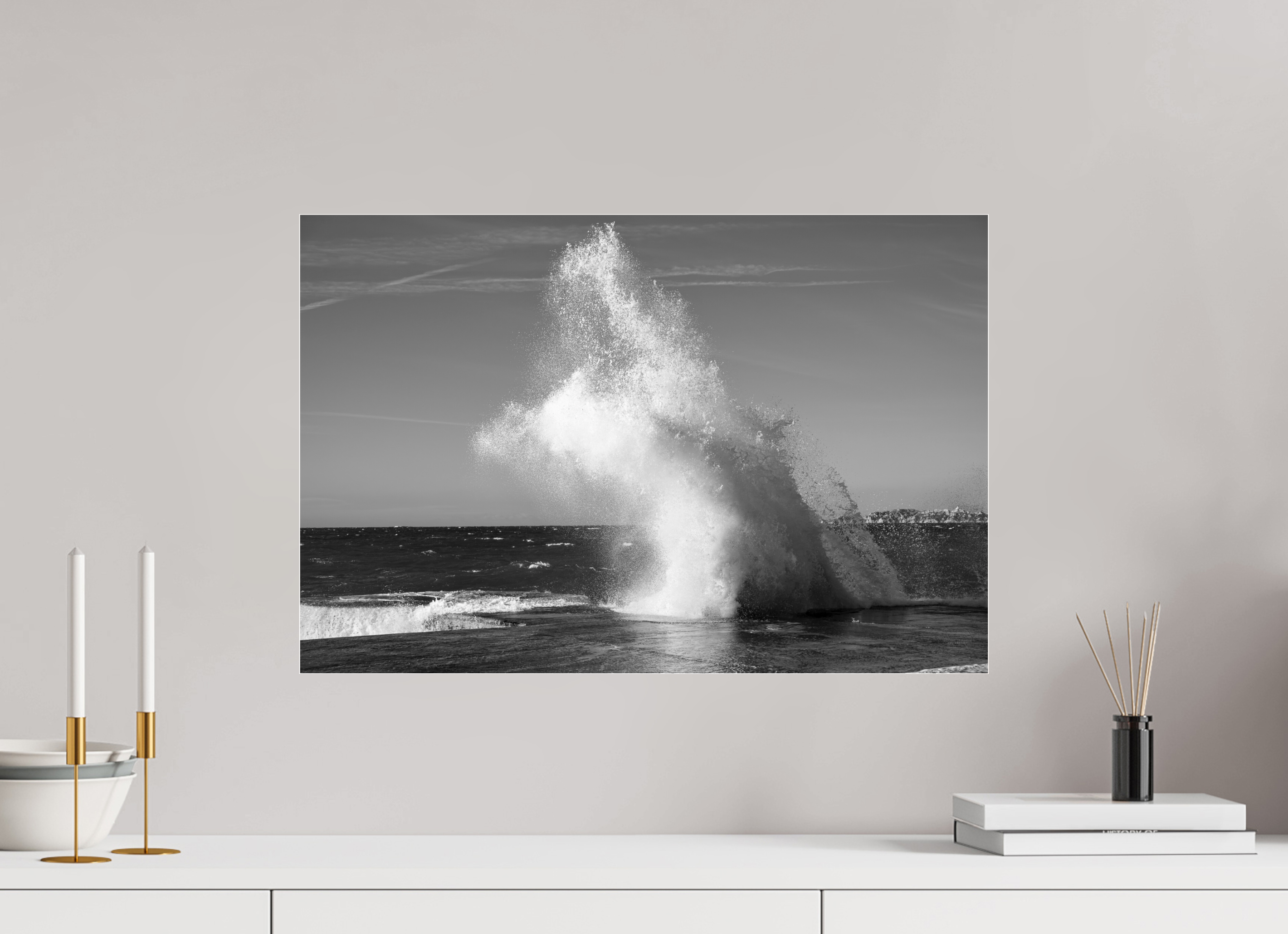 60 x 40 cm, Tirage N&B sous Plexi Poster noir et blanc – Éclat de vague