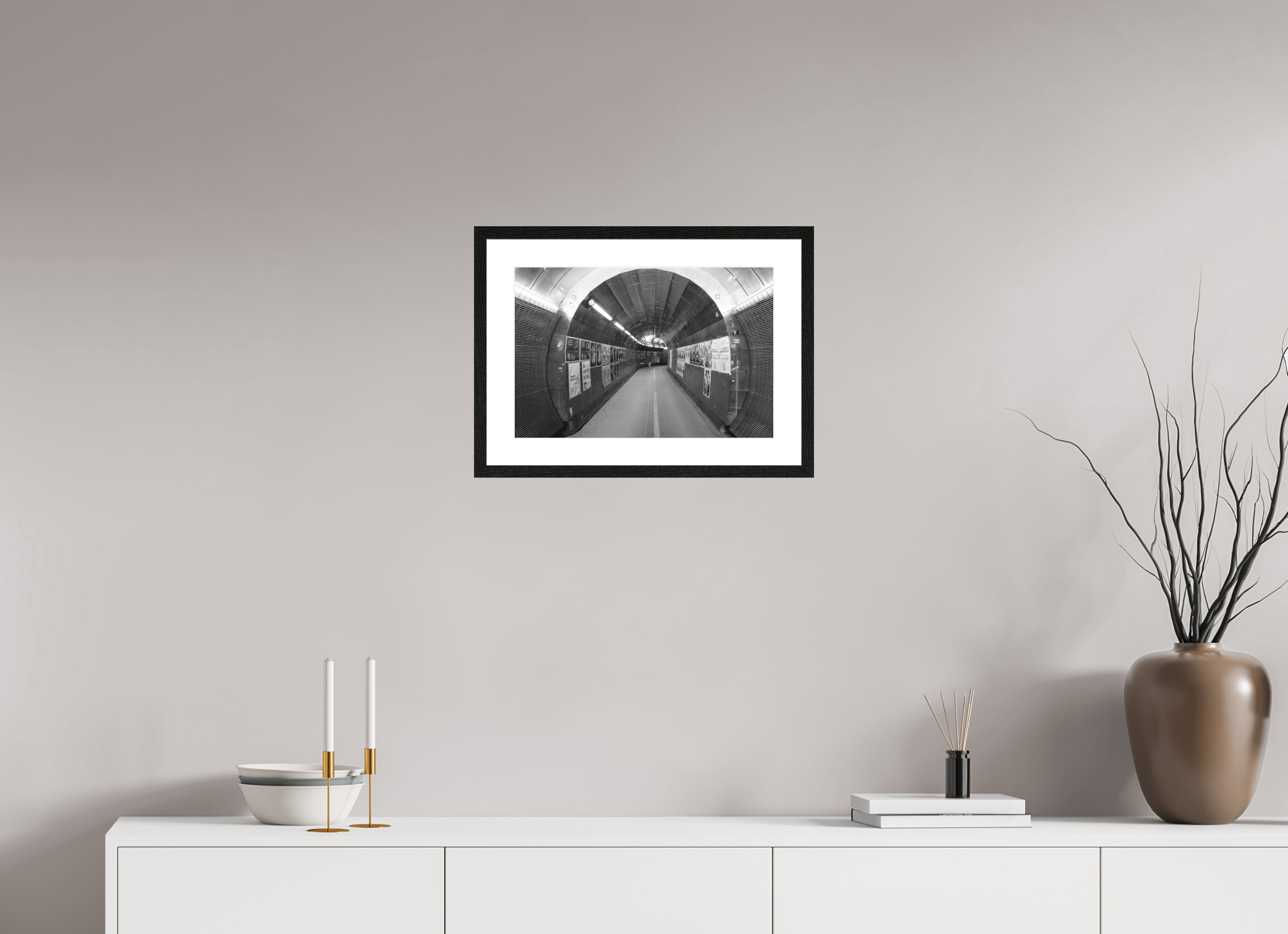 45 x 30 cm, Tirage N&B mat + Cadre noir avec passe-partout Poster premium – L’Écho du Passage