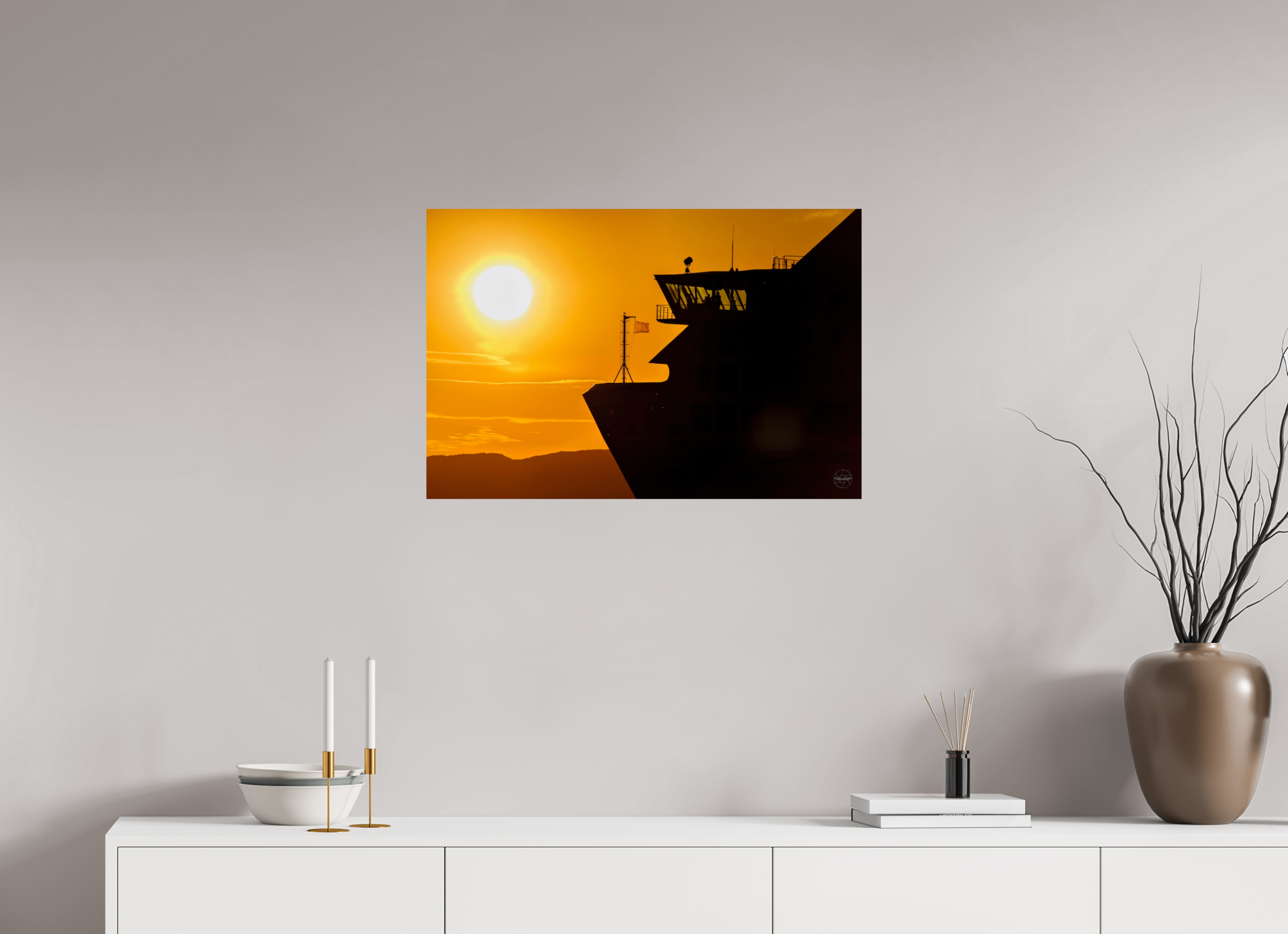75 x 50 cm, Tirage couleur brillant seul Poster silhouette de ferry au coucher du soleil – Lumière dorée sur la mer