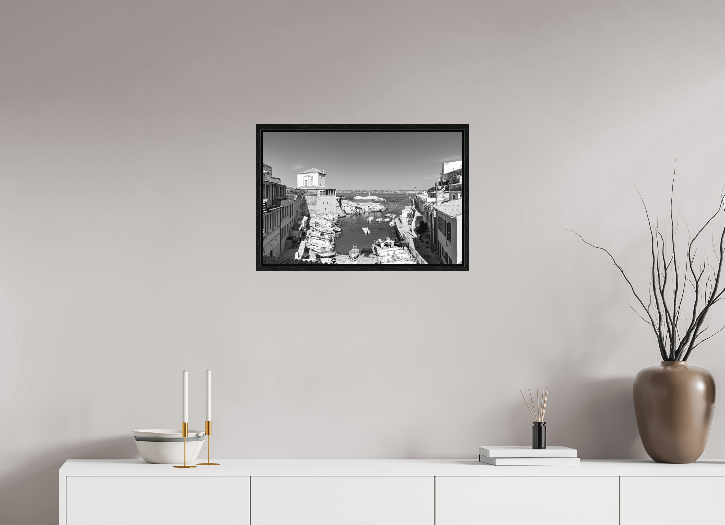 60 x 40 cm, Tirage N&B dans Caisse américaine noire Affiche artistique – Silence sur Malmousque
