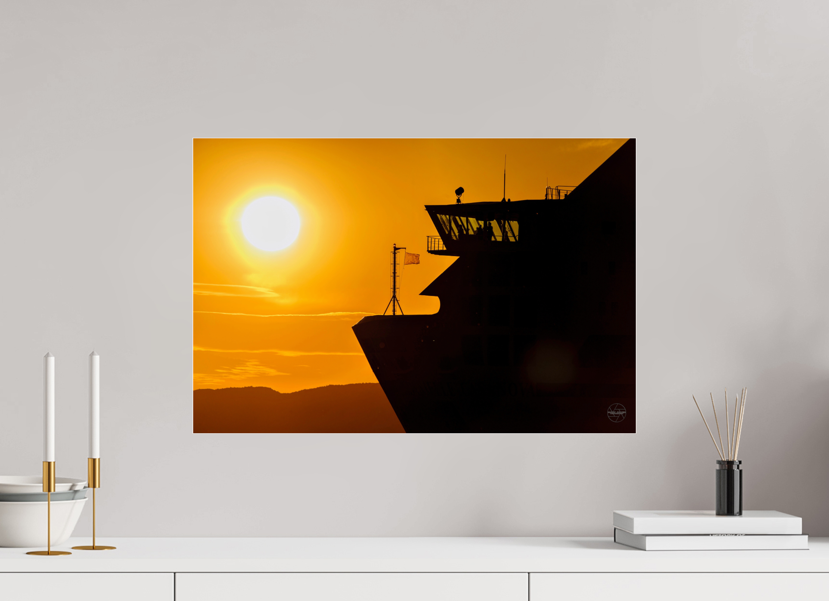 60 x 40 cm, Tirage couleur sous Plexi Poster silhouette de ferry au coucher du soleil – Lumière dorée sur la mer