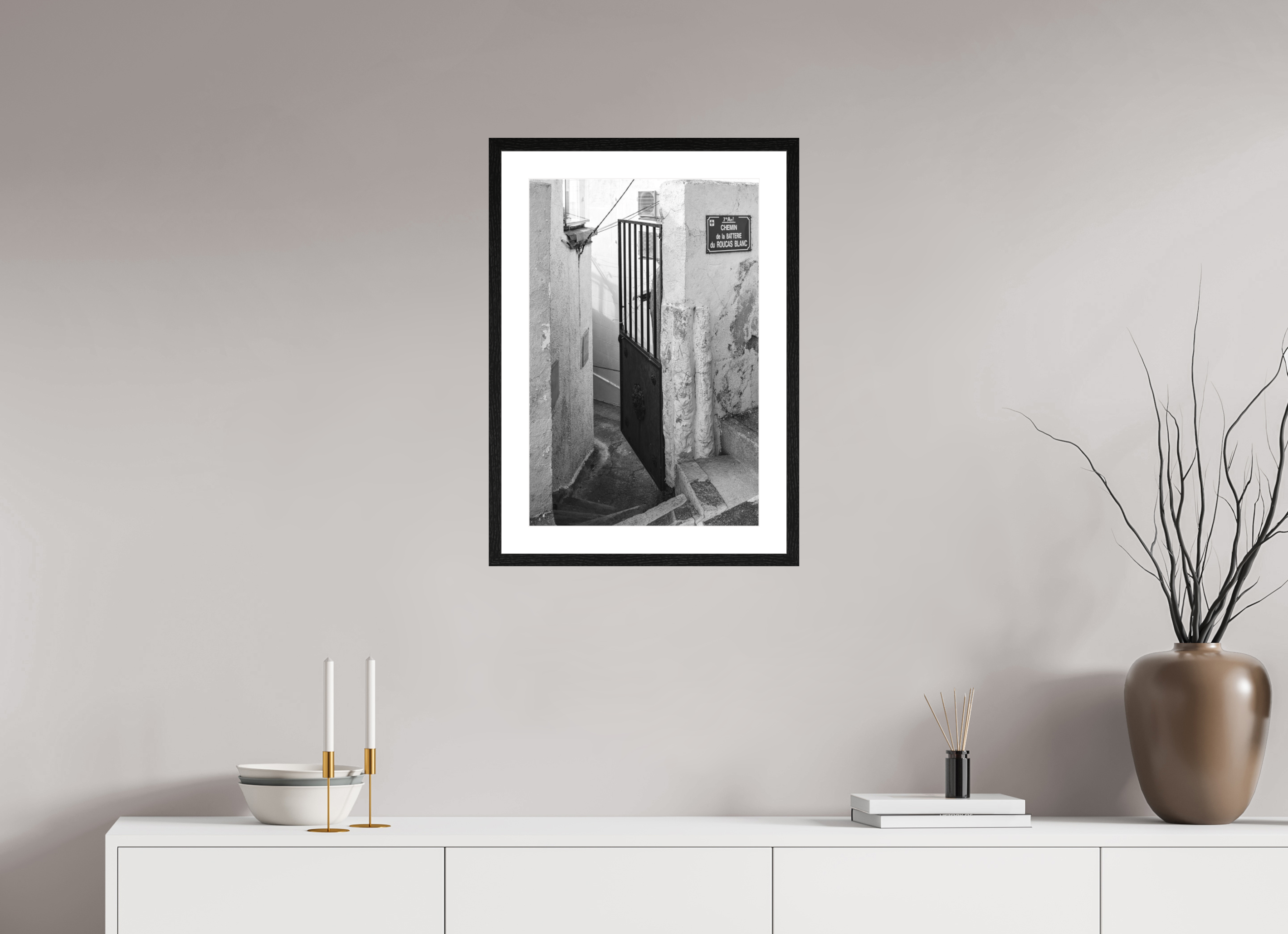 40 x 60 cm, Tirage N&B mat + Cadre noir avec passe-partout Perspective urbaine - Passage Secret