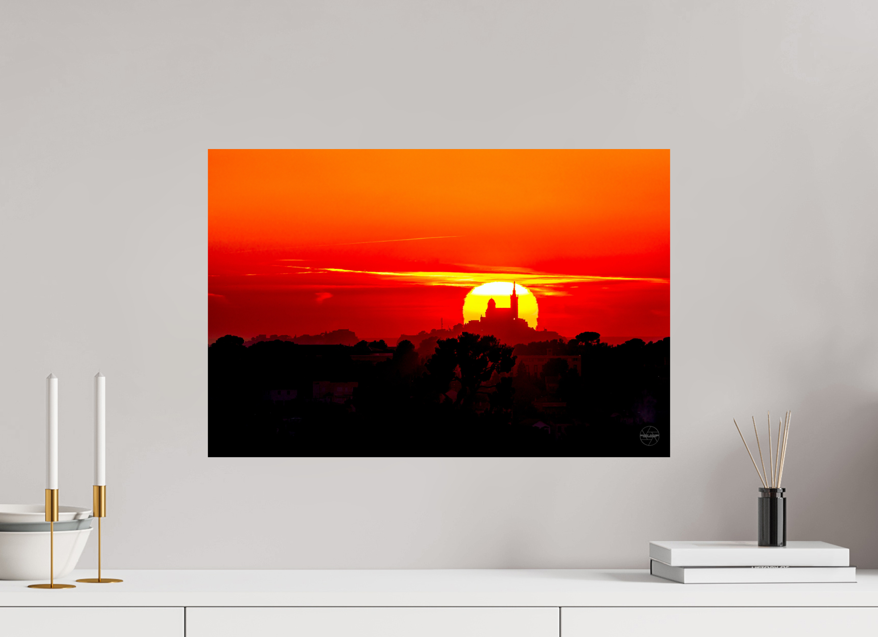 60 x 40 cm, Tirage couleur brillant seul Affiche photo – Notre-Dame de la Garde embrasée