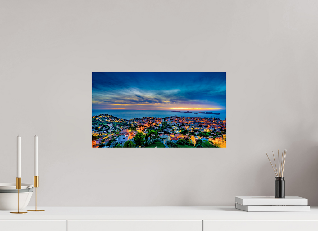 48 x 27 cm, Tirage couleur brillant seul Marseille au Crépuscule