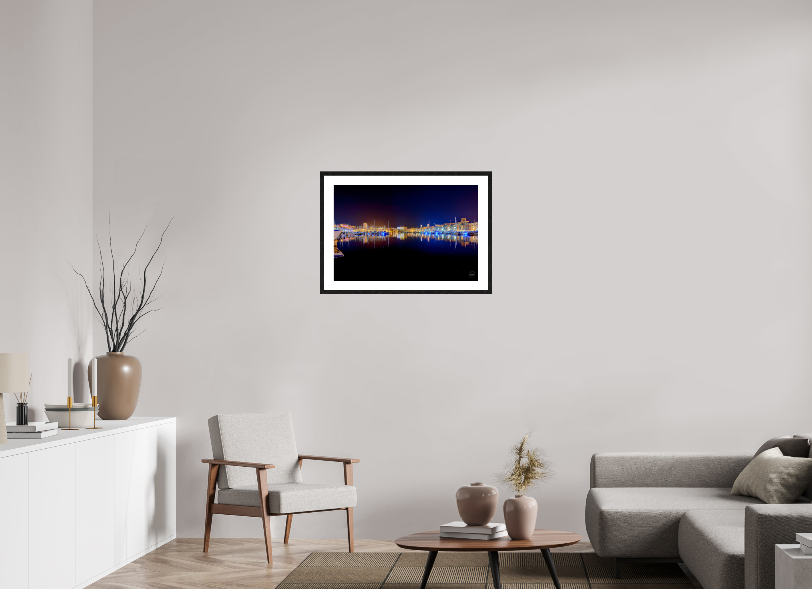 75 x 50 cm, Tirage couleur brillant + cadre noir avec passe-partout Les lumières du Vieux-Port