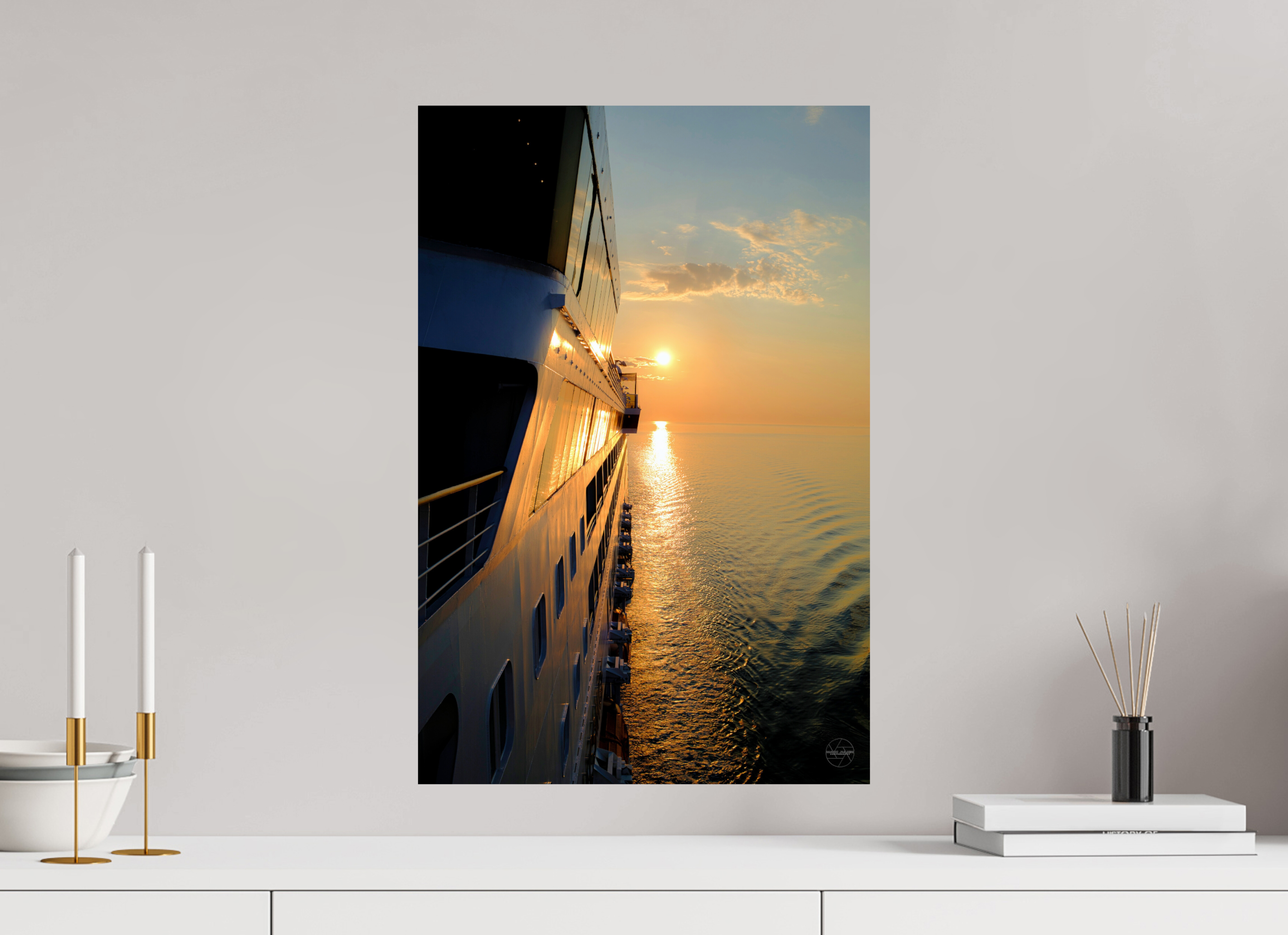 40 x 60 cm, Tirage couleur brillant seul Poster coucher de soleil en mer – Reflets dorés sur la coque d’un navire