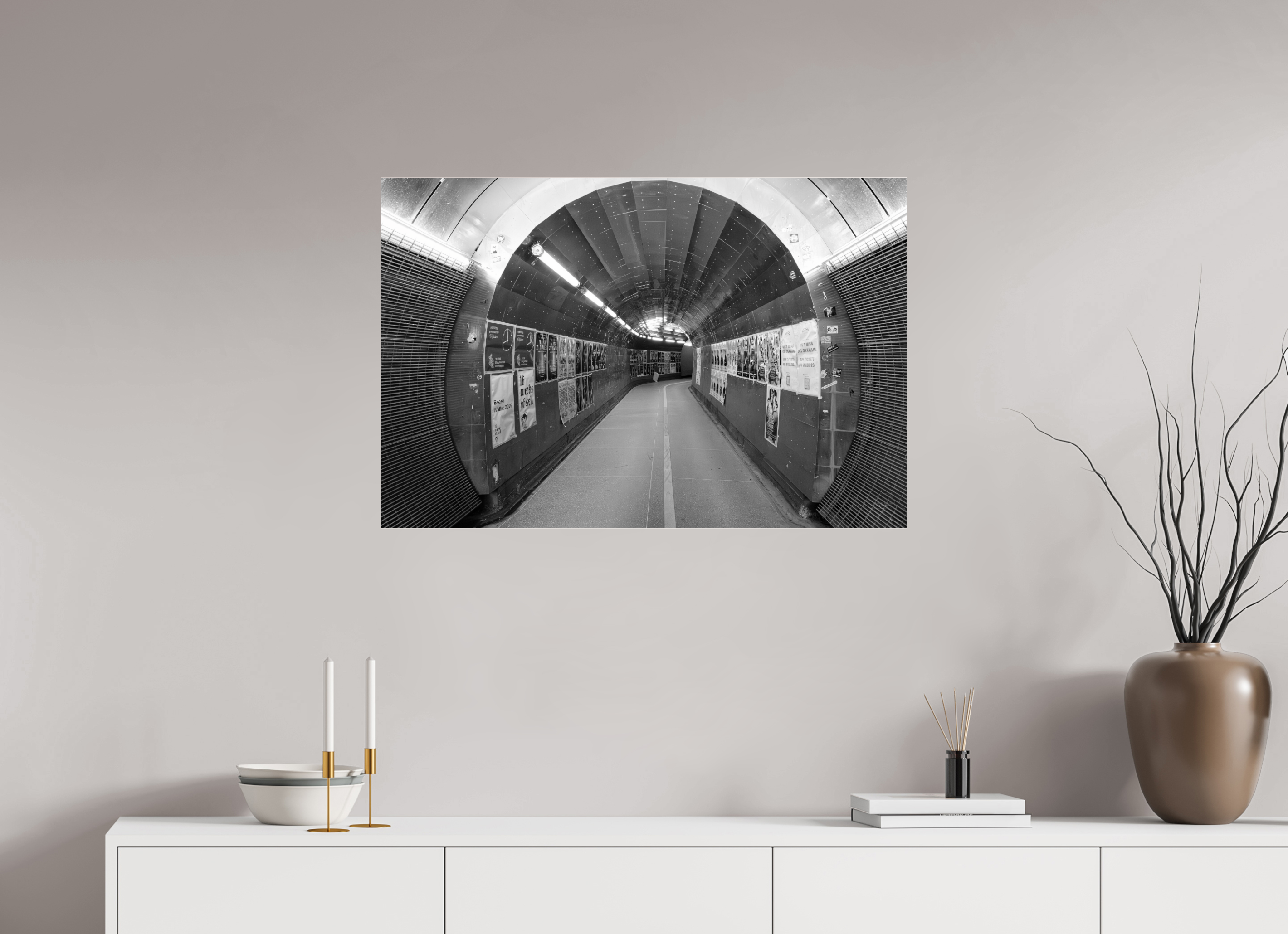 90 x 60 cm, Tirage N&B sous Plexi Poster premium – L’Écho du Passage