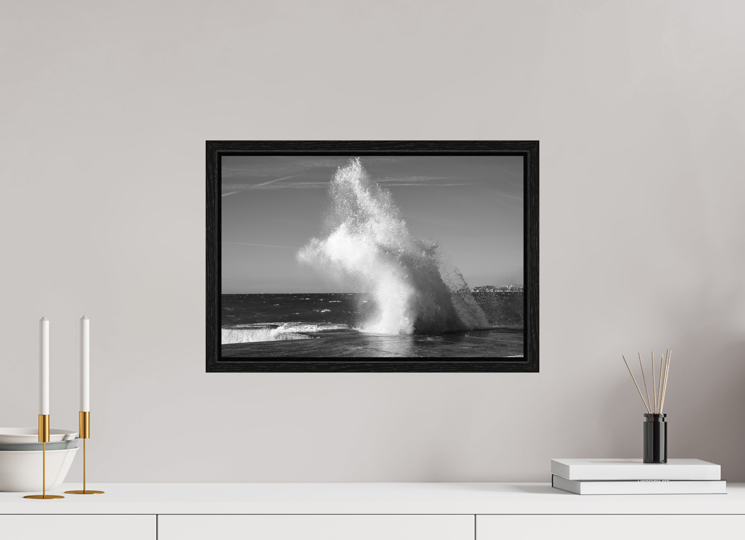 45 x 30 cm, Tirage N&B dans Caisse américaine noire Poster noir et blanc – Éclat de vague