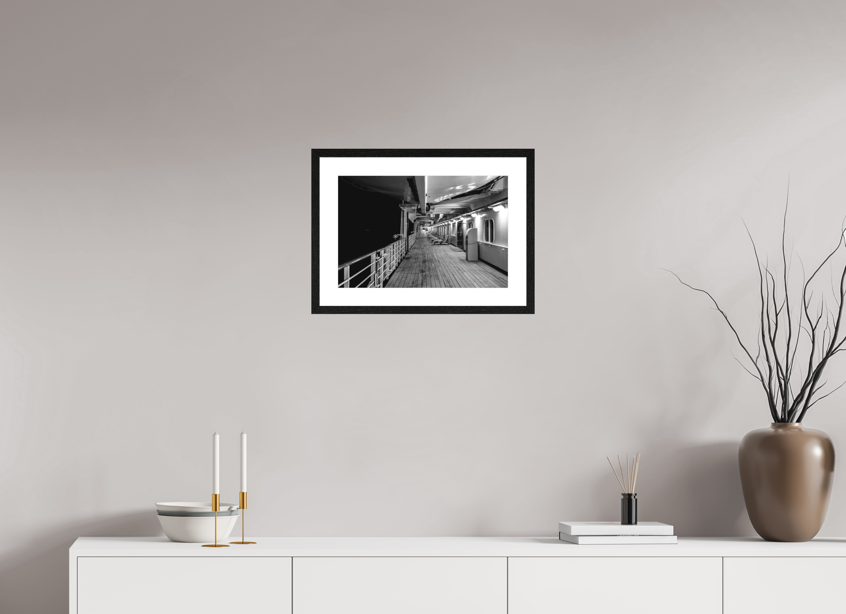 45 x 30 cm, Tirage N&B mat + Cadre noir avec passe-partout Pont 6 | Poster Noir et Blanc Voyage & Architecture Maritime