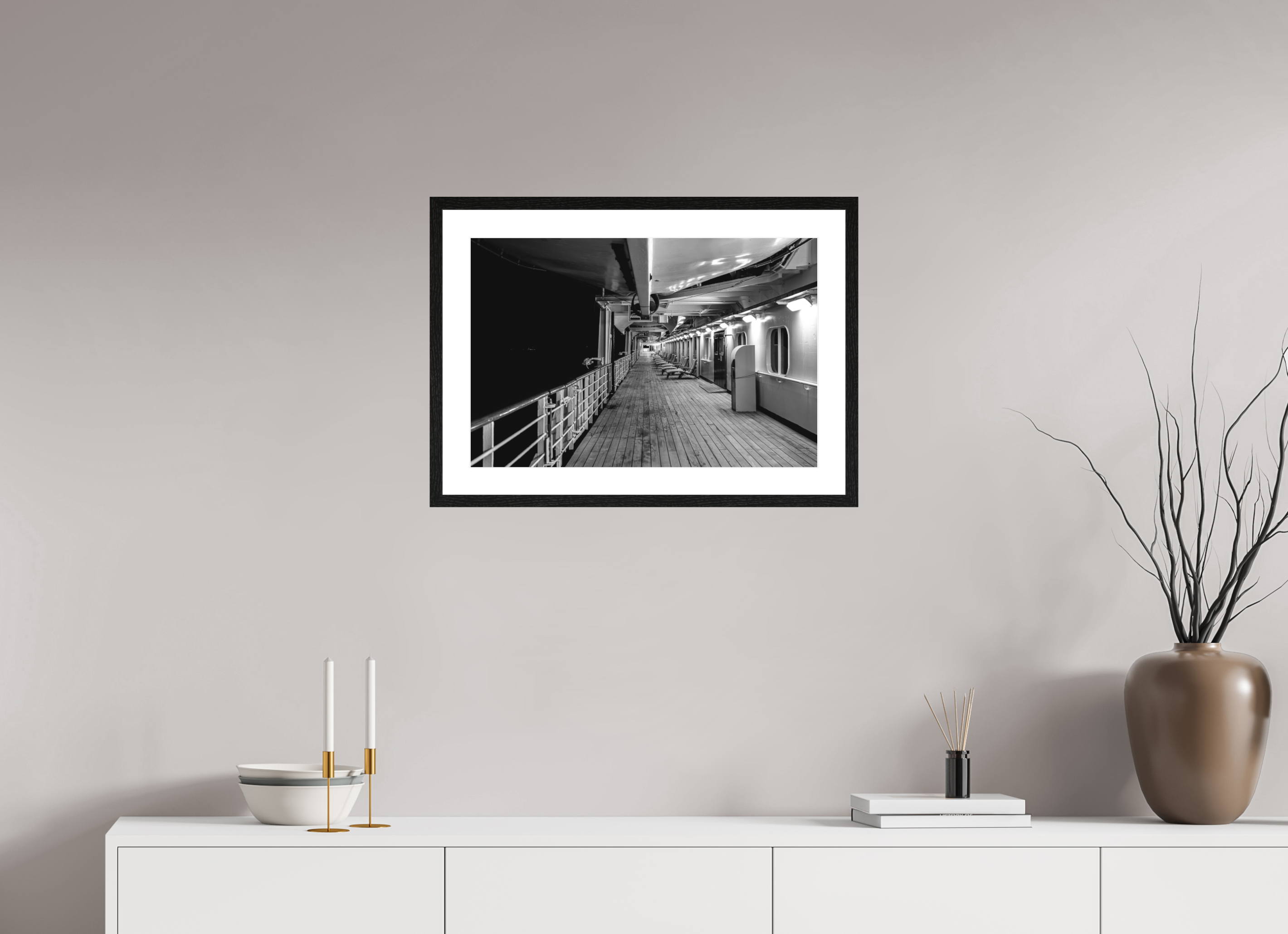 60 x 40 cm, Tirage N&B mat + Cadre noir avec passe-partout Pont 6 | Poster Noir et Blanc Voyage & Architecture Maritime