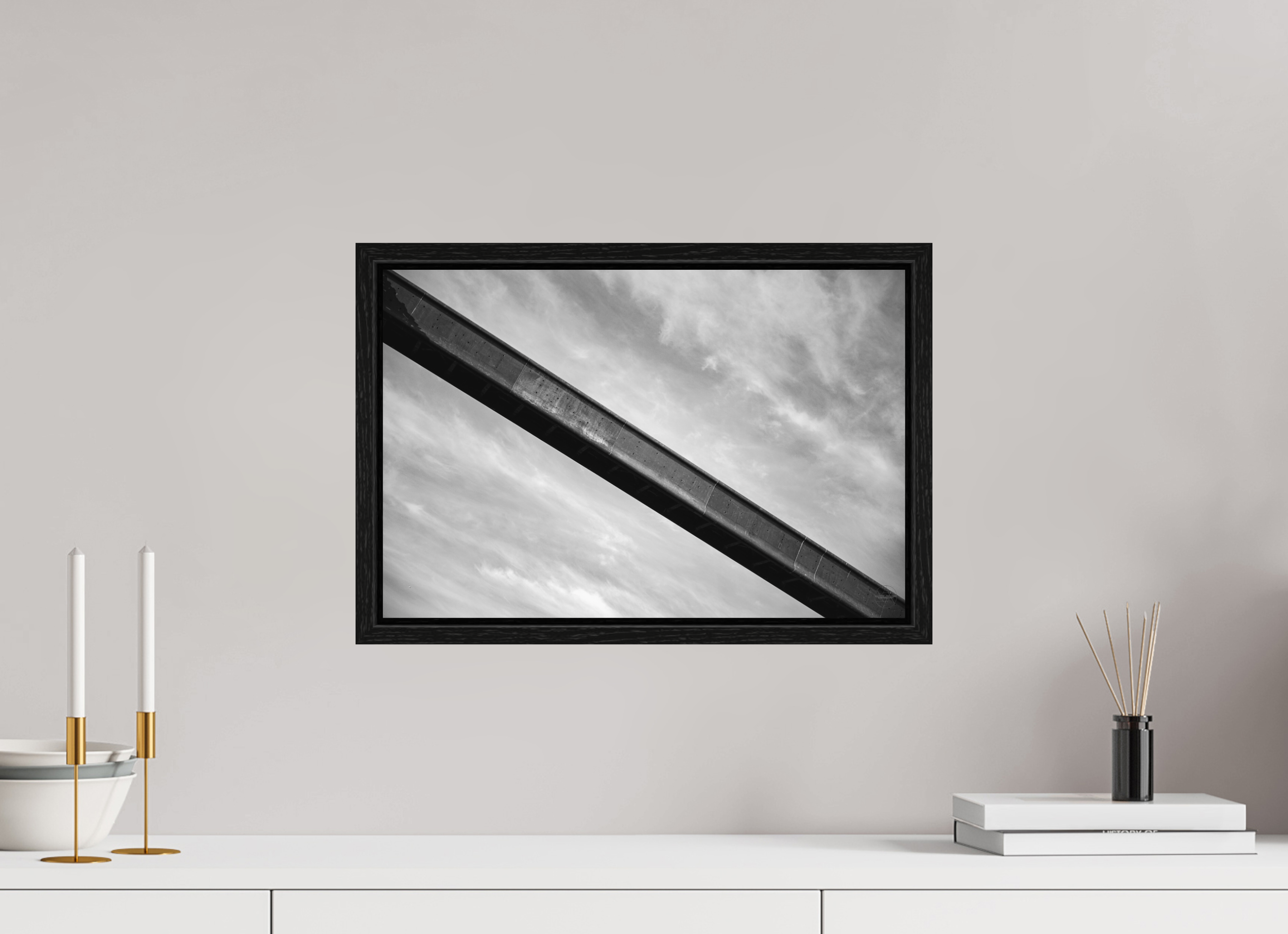 45 x 30 cm, Tirage N & B dans Caisse américaine noire Poster - La passerelle