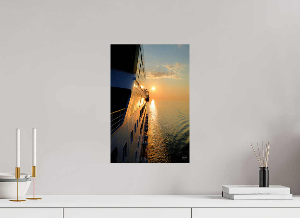 30 x 45 cm, Tirage couleur brillant seul Poster coucher de soleil en mer – Reflets dorés sur la coque d’un navire