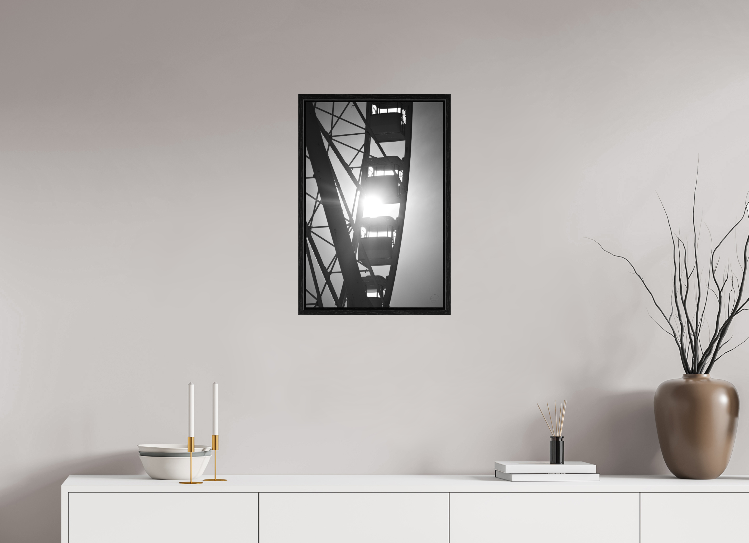 40 x 60 cm, Tirage N&B dans Caisse américaine noire Affiche noir et blanc – Roue suspendue dans la lumière