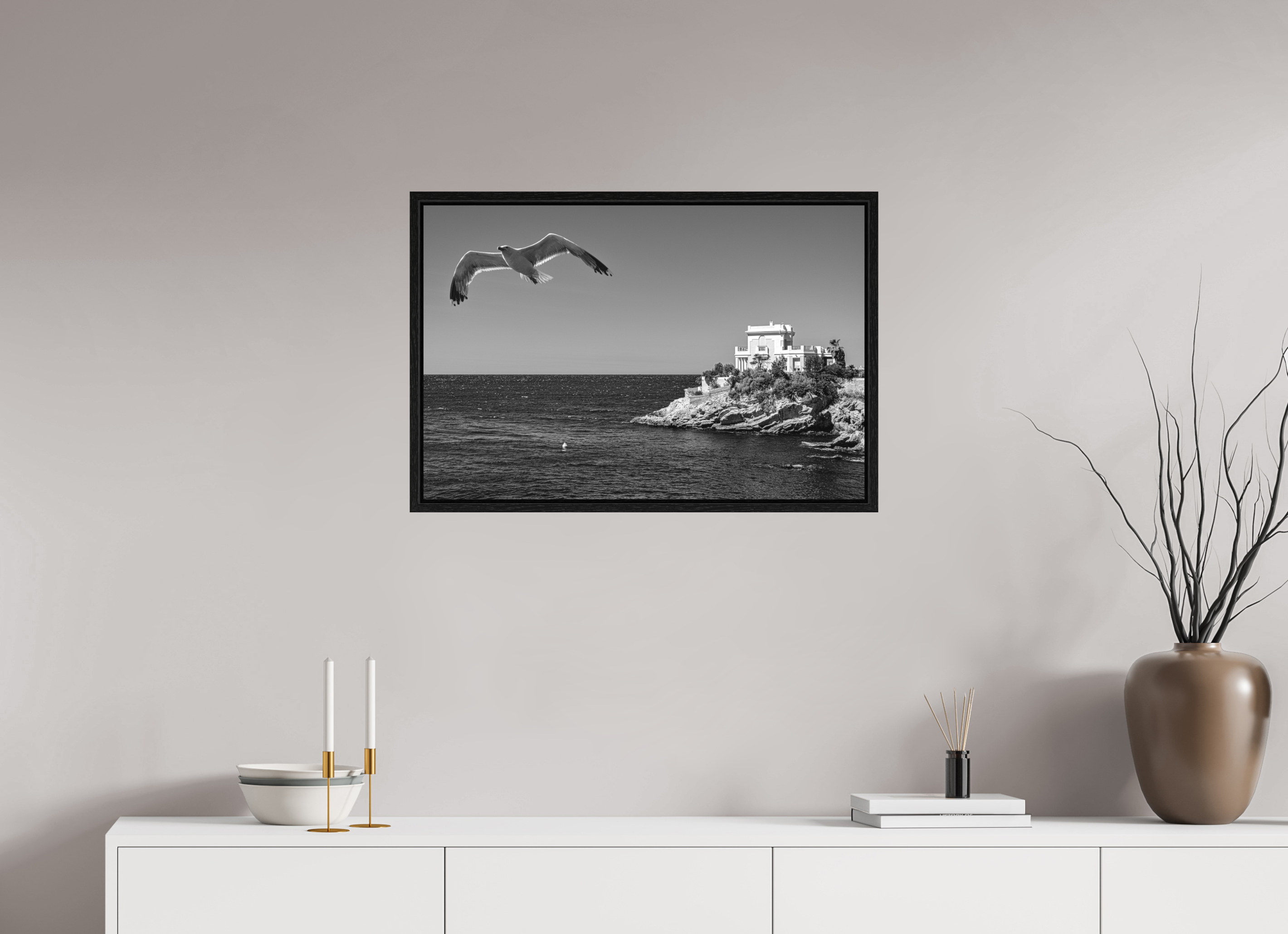 75 x 50 cm, Tirage N & B dans Caisse américaine La maison, l'oiseau et la mer