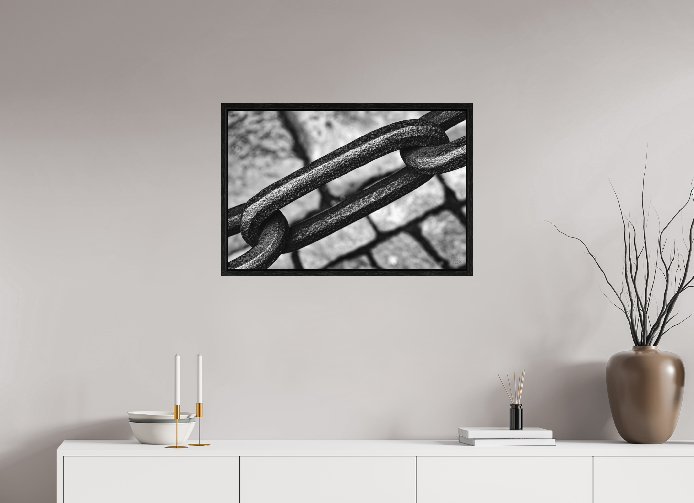 75 x 50 cm, Tirage N & B dans Caisse américaine L’étreinte du fer