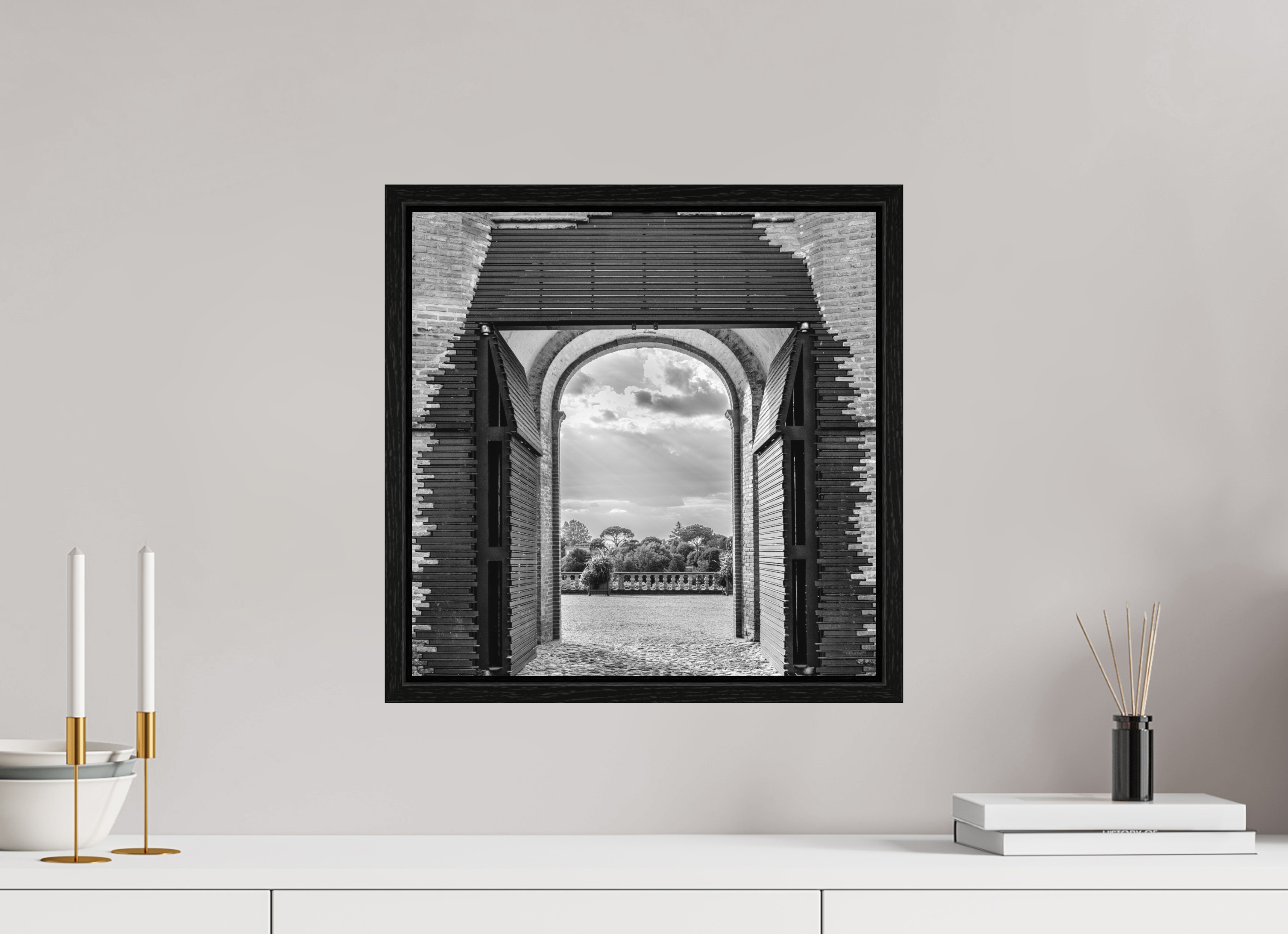 40 x 40 cm, Tirage N&B dans Caisse américaine noire Affiche artistique – La Montée des Canons