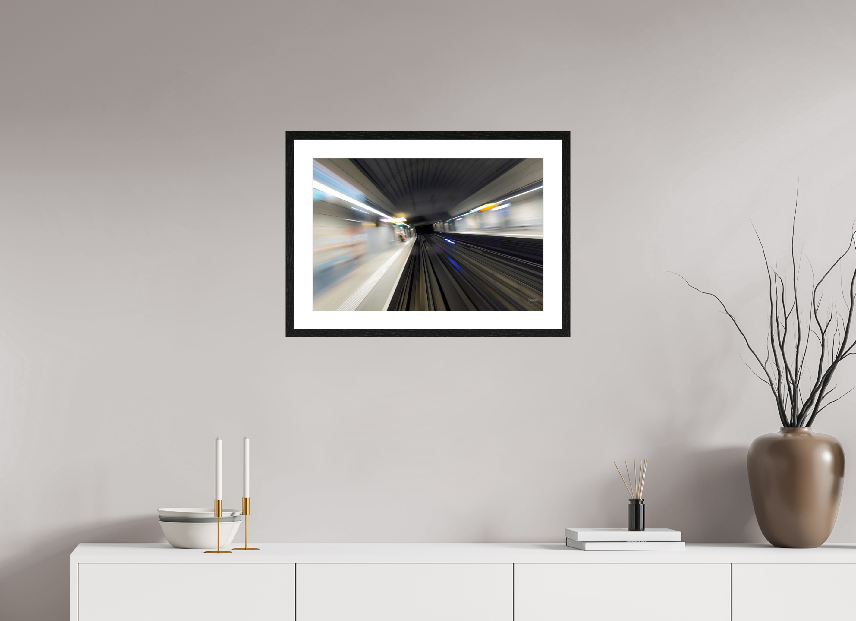 60 x 40 cm, Tirage couleur brillant + Cadre noir avec passe-partout Vitesse Souterraine