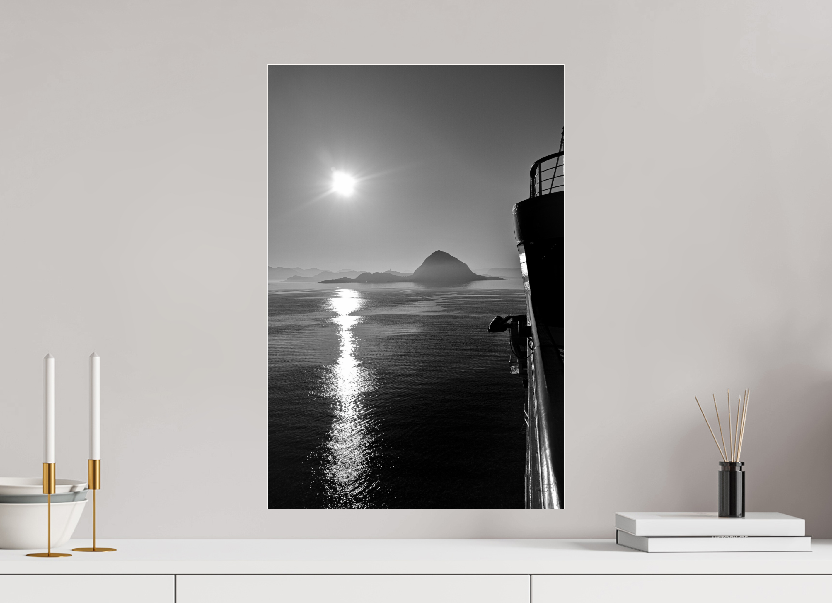 40 x 60 cm, Tirage N&B sous Plexi Soleil Noir | Poster Noir et Blanc Océan & Horizon Minimaliste