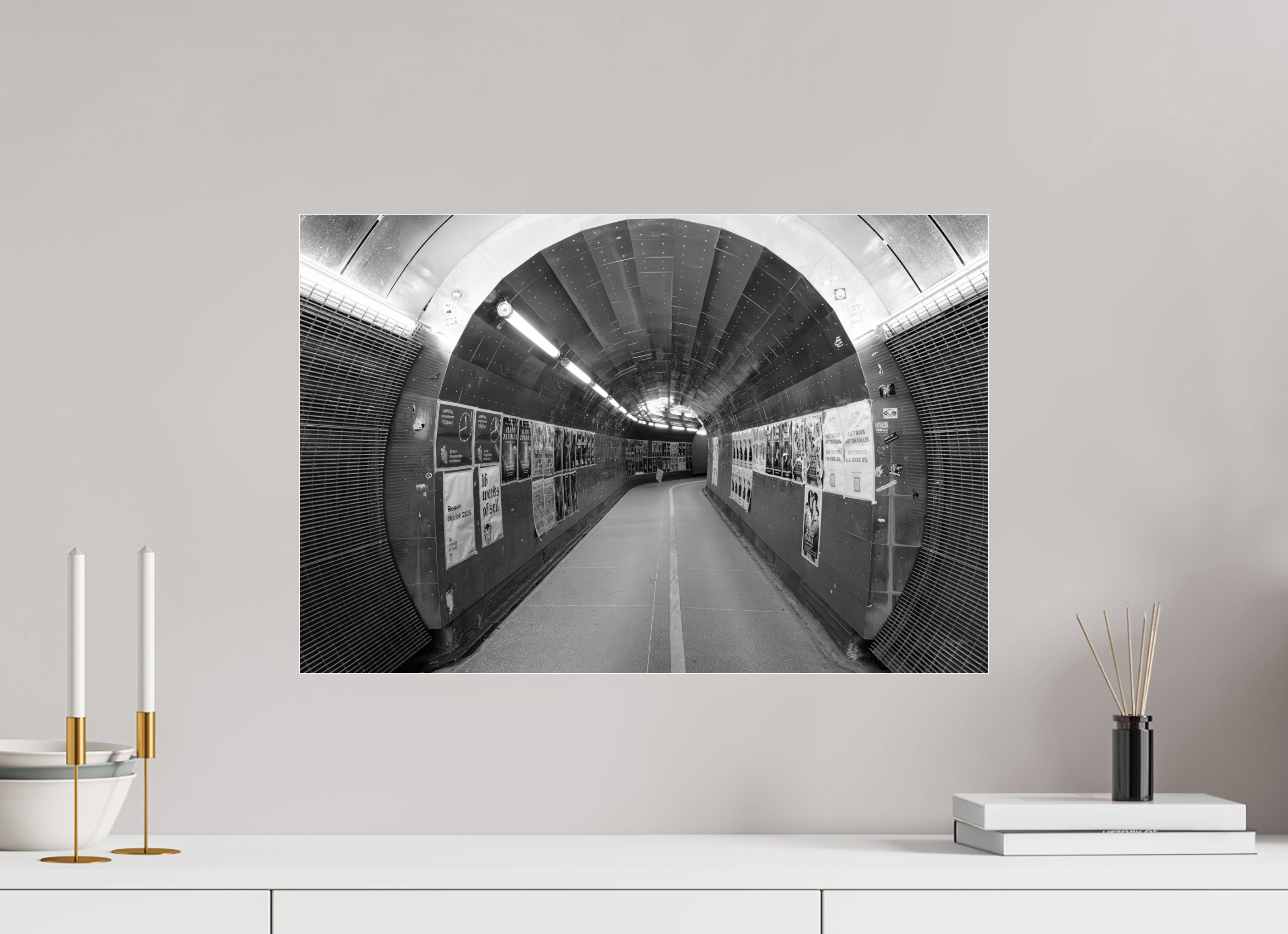 60 x 40 cm, Tirage N&B sous Plexi Poster premium – L’Écho du Passage