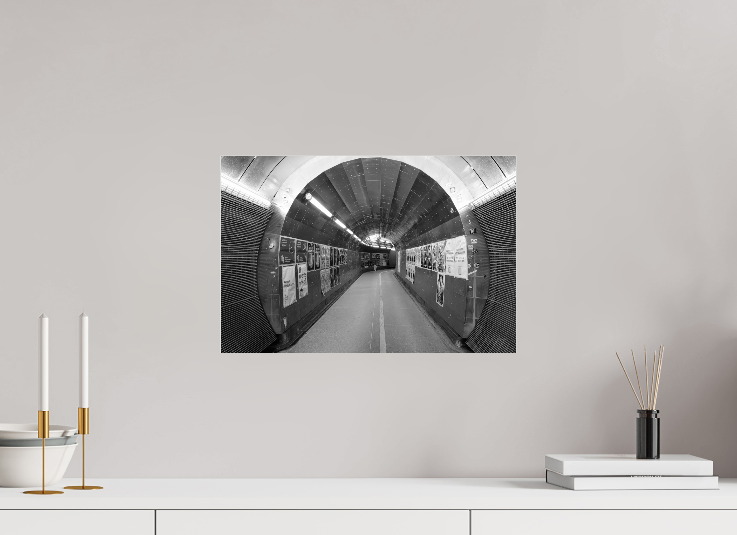 45 x 30 cm, Tirage N&B sous Plexi Poster premium – L’Écho du Passage