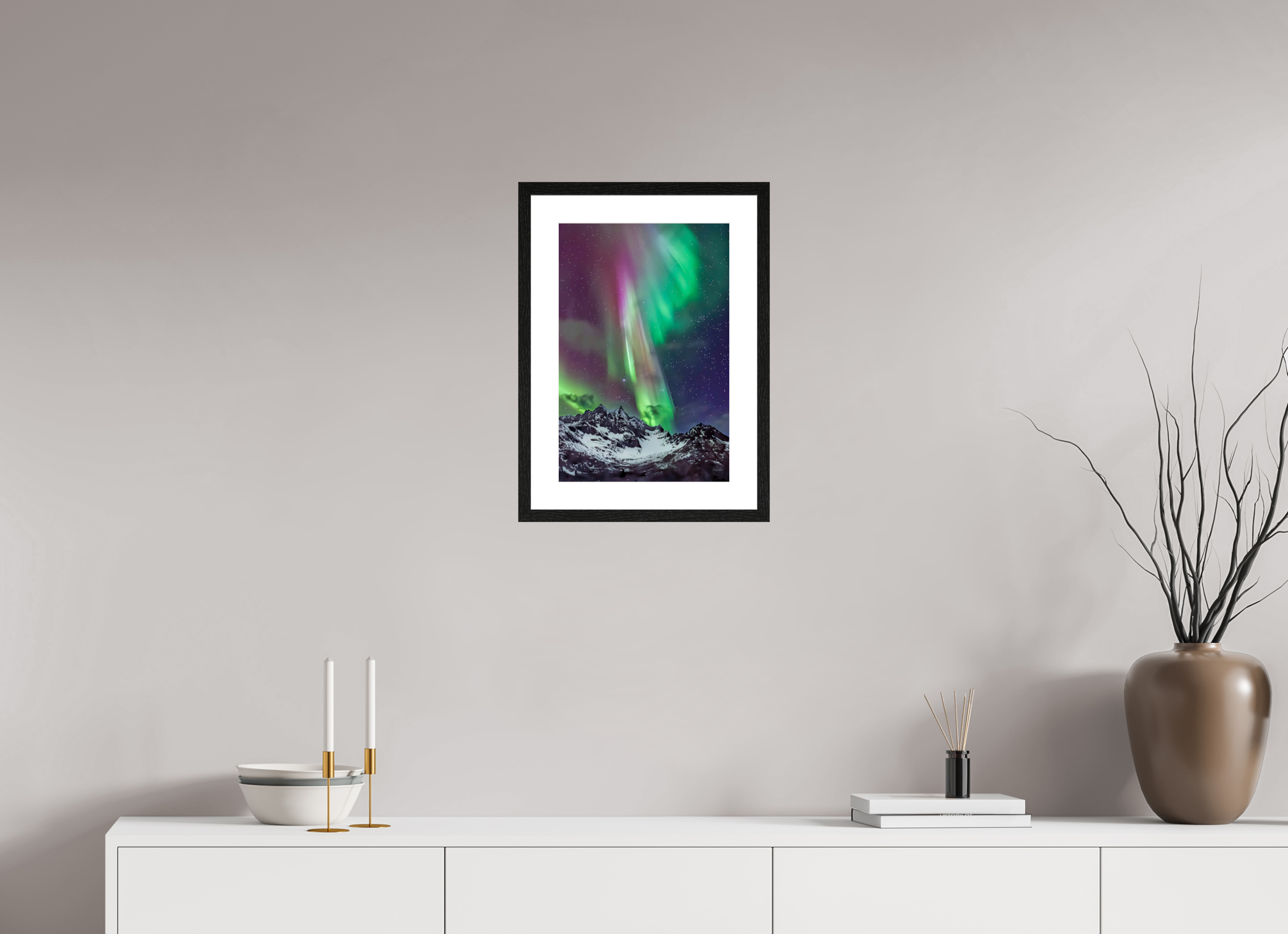 30 x 45 cm, Tirage couleur brillant + Cadre noir avec passe-partout Danse Boréale