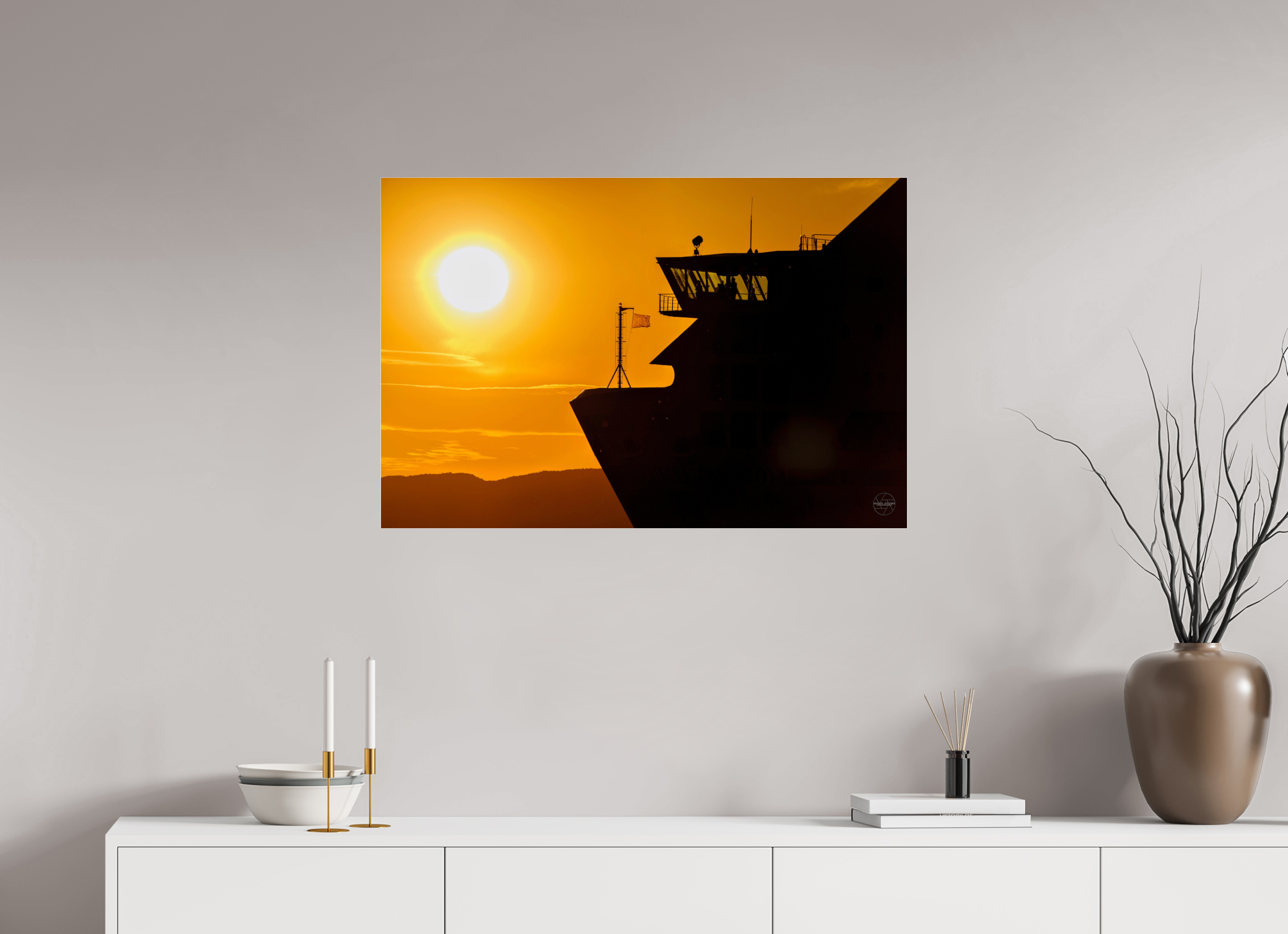 90 x 60 cm, Tirage couleur sous Plexi Poster silhouette de ferry au coucher du soleil – Lumière dorée sur la mer