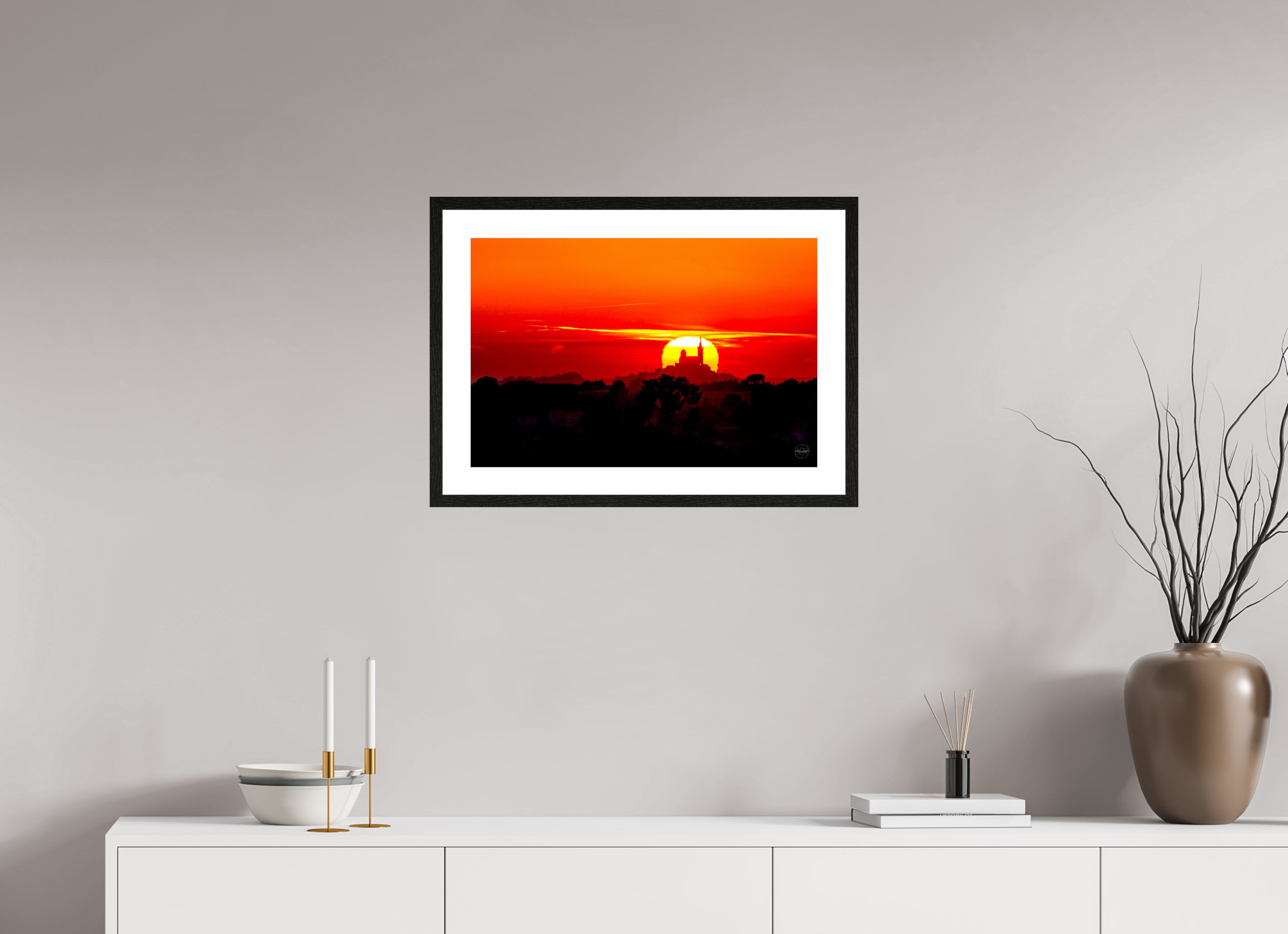 60 x 40 cm, Tirage couleur brillant + Cadre noir avec passe-partout Affiche photo – Notre-Dame de la Garde embrasée