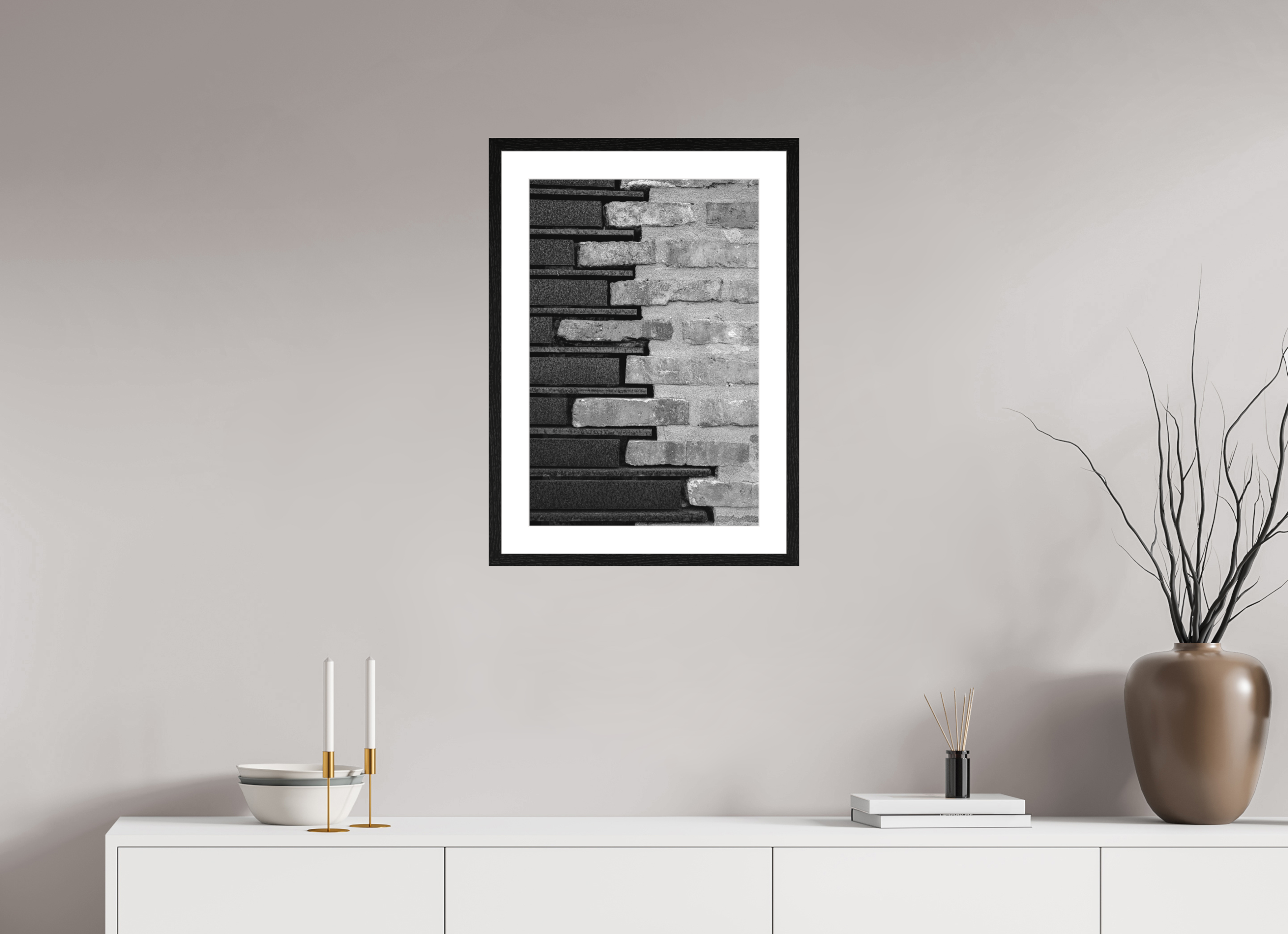 40 x 60 cm, Tirage N&B mat+ cadre noir avec passe-partout Le mariage de la pierre et de l’acier