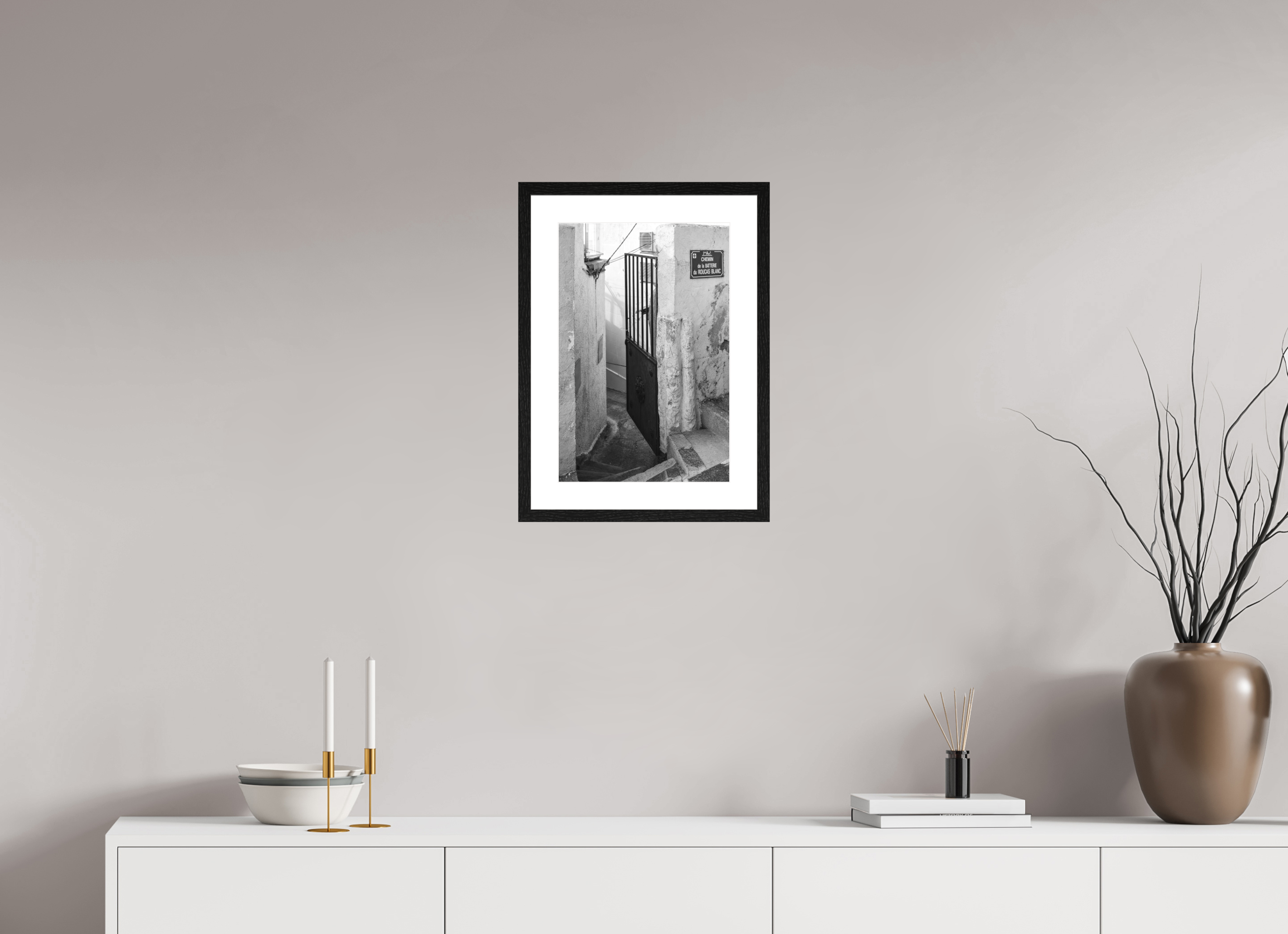 30 x 45 cm, Tirage N&B mat + Cadre noir avec passe-partout Perspective urbaine - Passage Secret