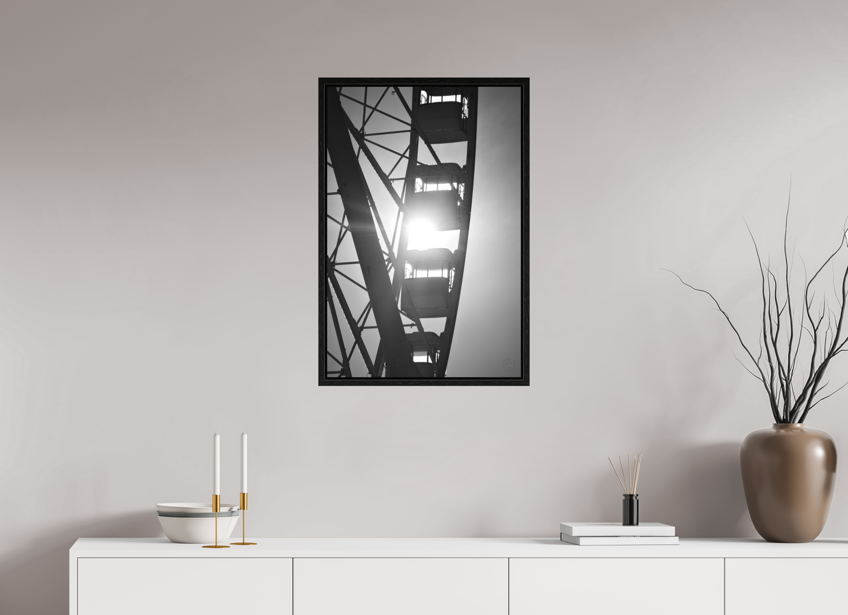 50 x 75 cm, Tirage N&B dans Caisse américaine noire Affiche noir et blanc – Roue suspendue dans la lumière