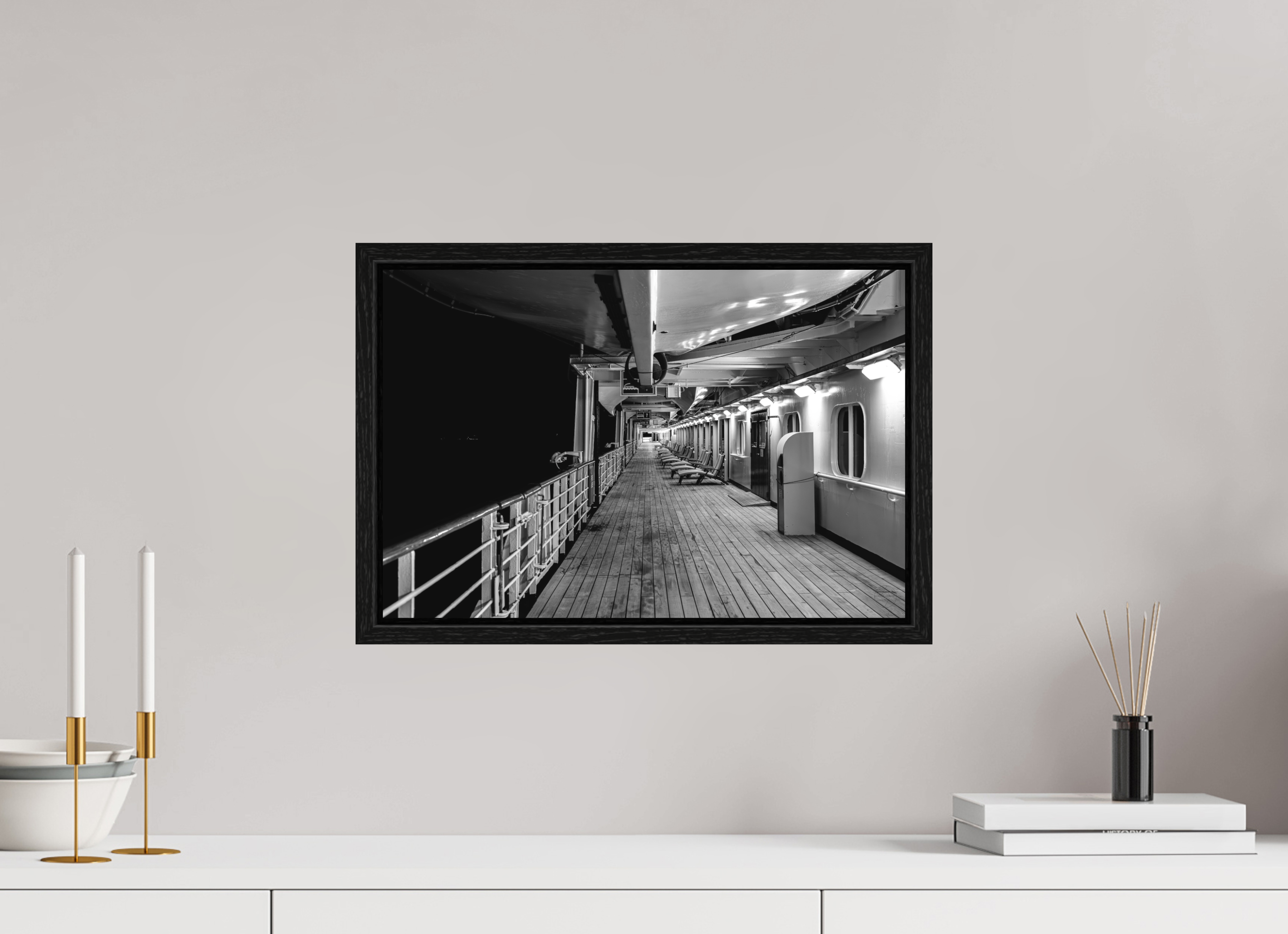 45 x 30 cm, Tirage N&B dans Caisse américaine noire Pont 6 | Poster Noir et Blanc Voyage & Architecture Maritime